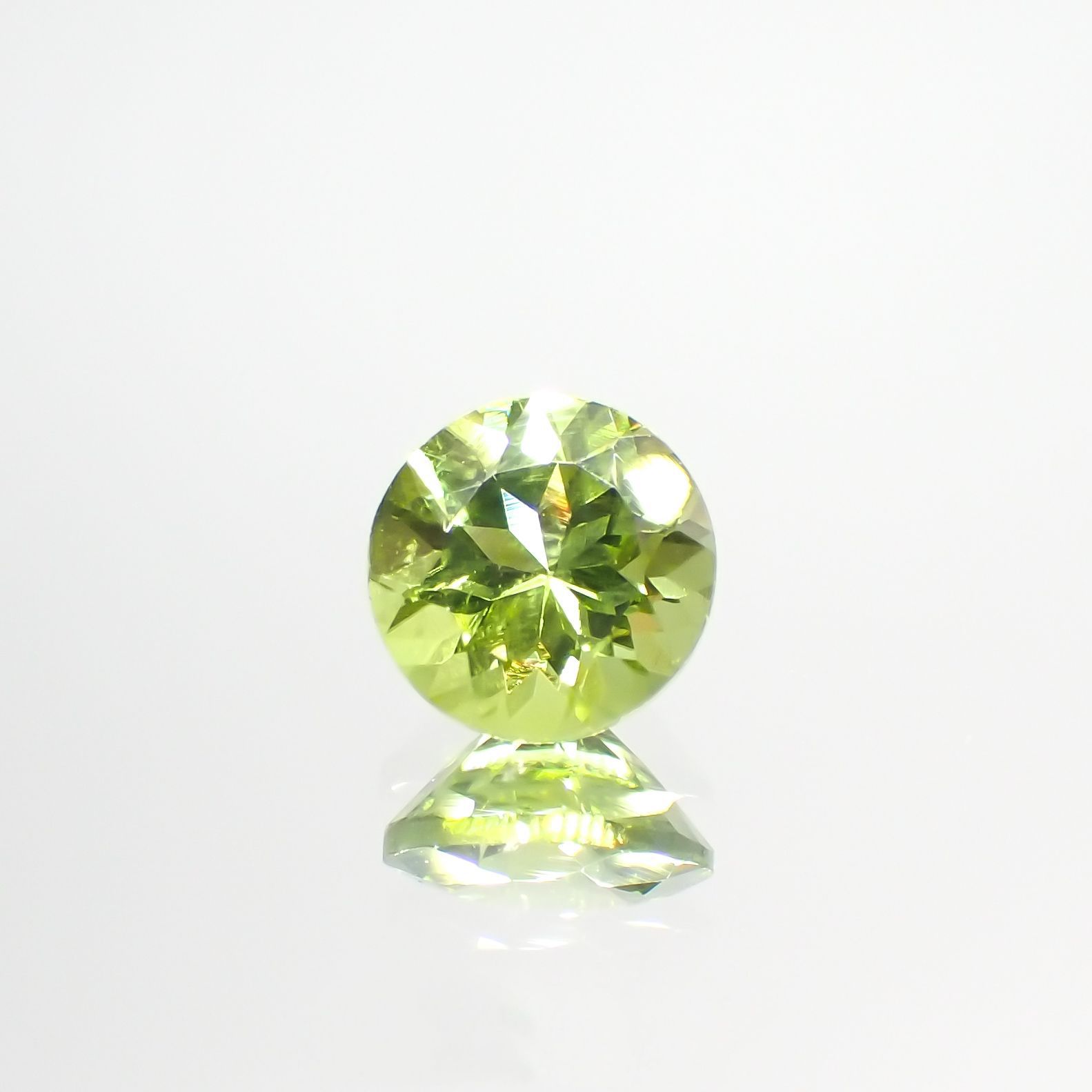 ペリドット(宝石名ペリドット) パキスタン産 1.15ct 識別済[210813072]6.4×6.4mm前後