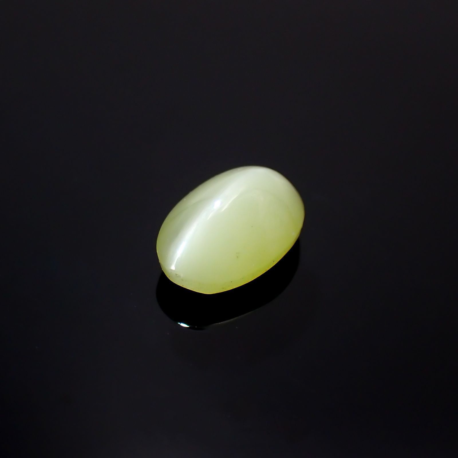 クリソベリルキャッツアイ スリランカ産 0.63ct / 5.7x3.8mm前後 [260118249]