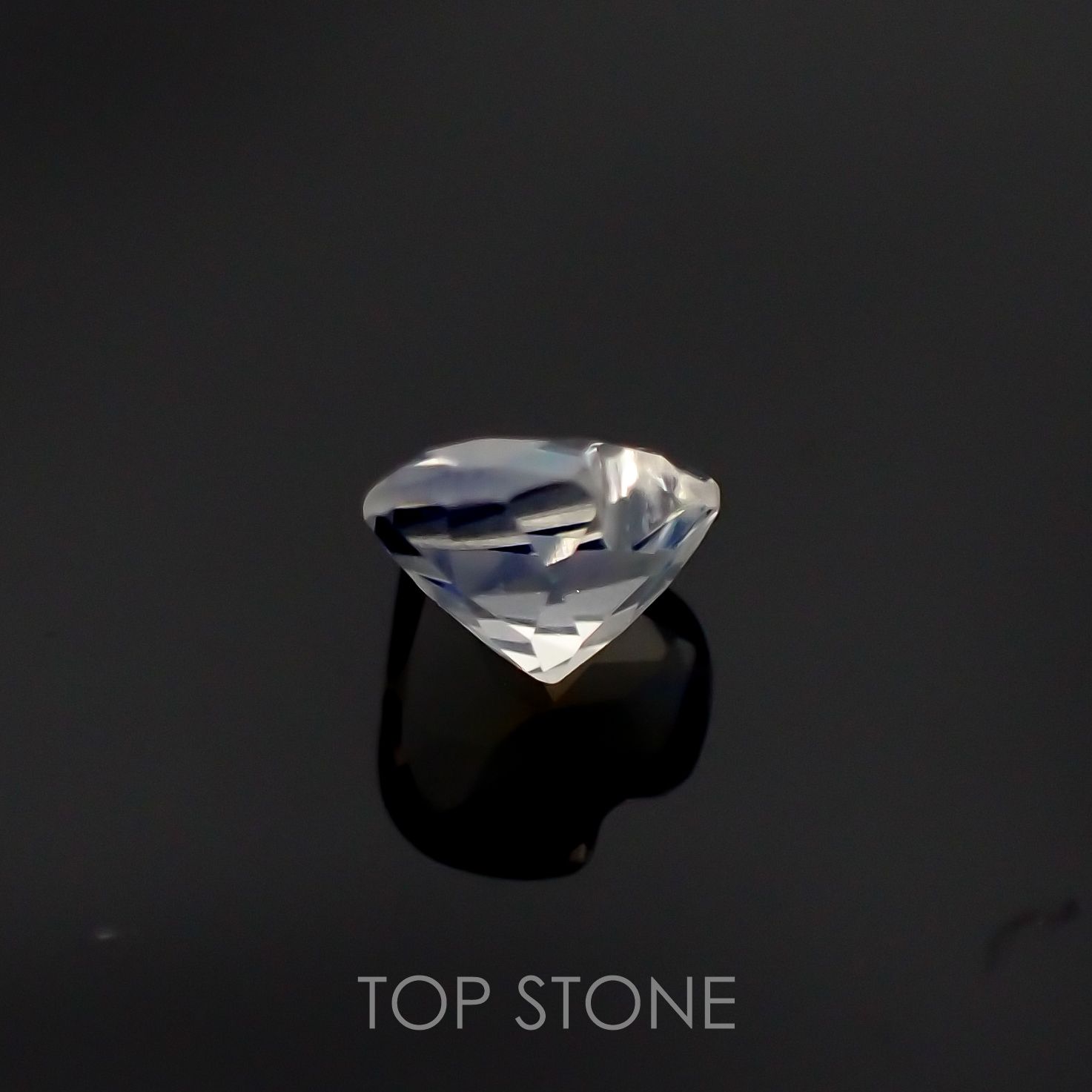 レインボームーンストーン(アンデシンラブラドライト) インド・ビハール産 ルース 0.59ct[210611274]5.9×6mm前後