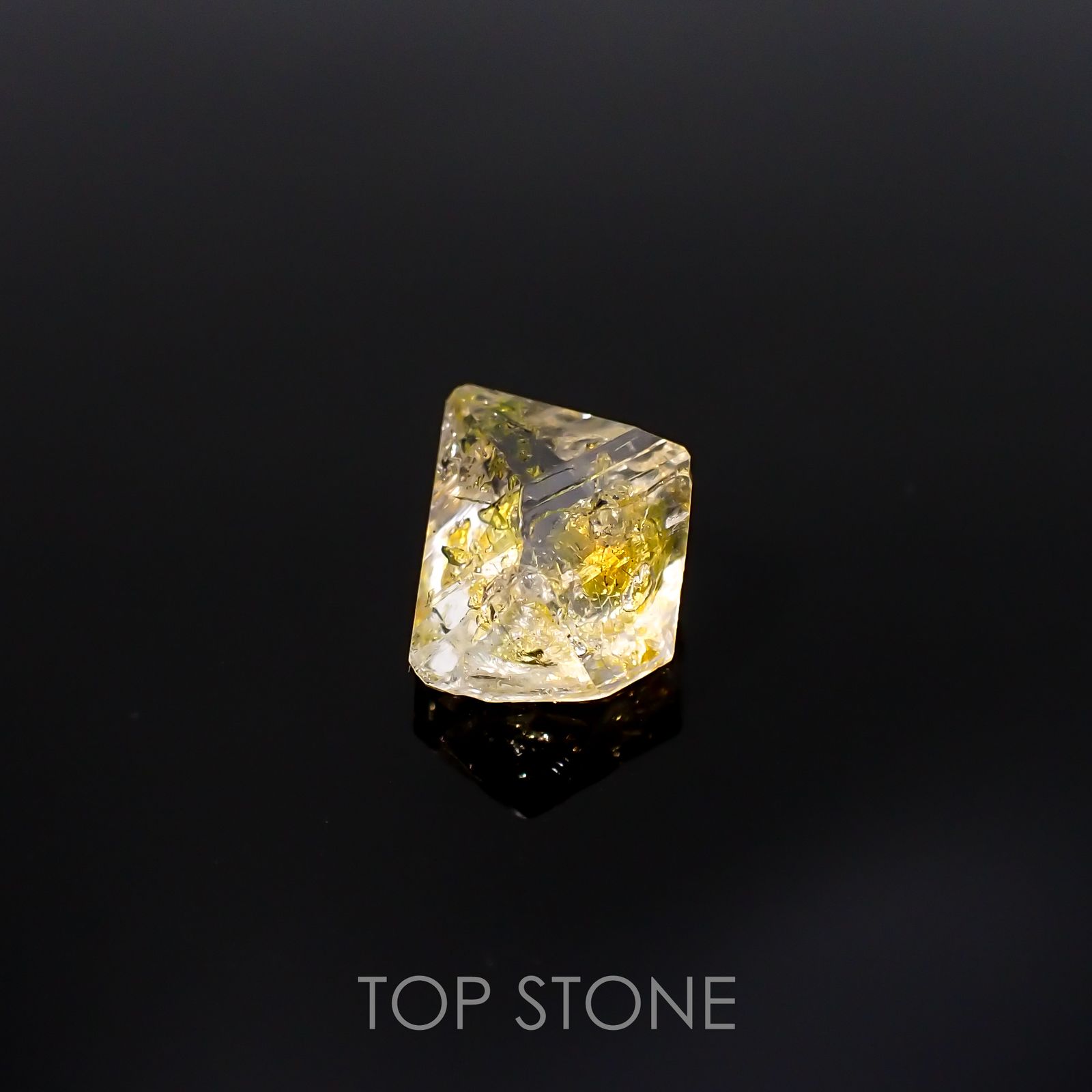 オイルインクォーツ 原石パキスタン産 2.09ct[220515866]8.8x6.9mm前後