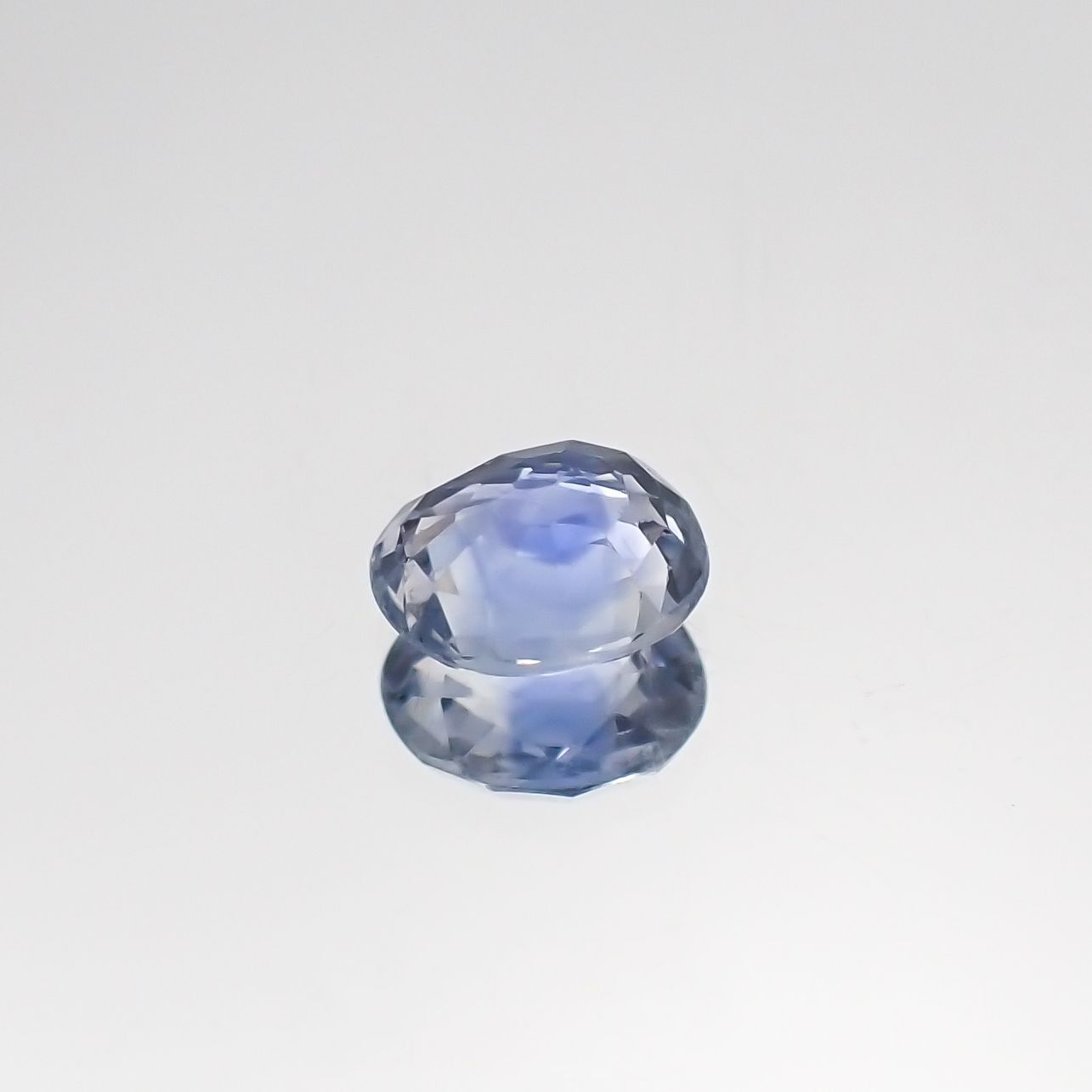 アイスブルーサファイア(宝石名ブルー・サファイア) スリランカ/マダガスカル産 0.33ct 識別済[210711177]4.3×3.7mm前後