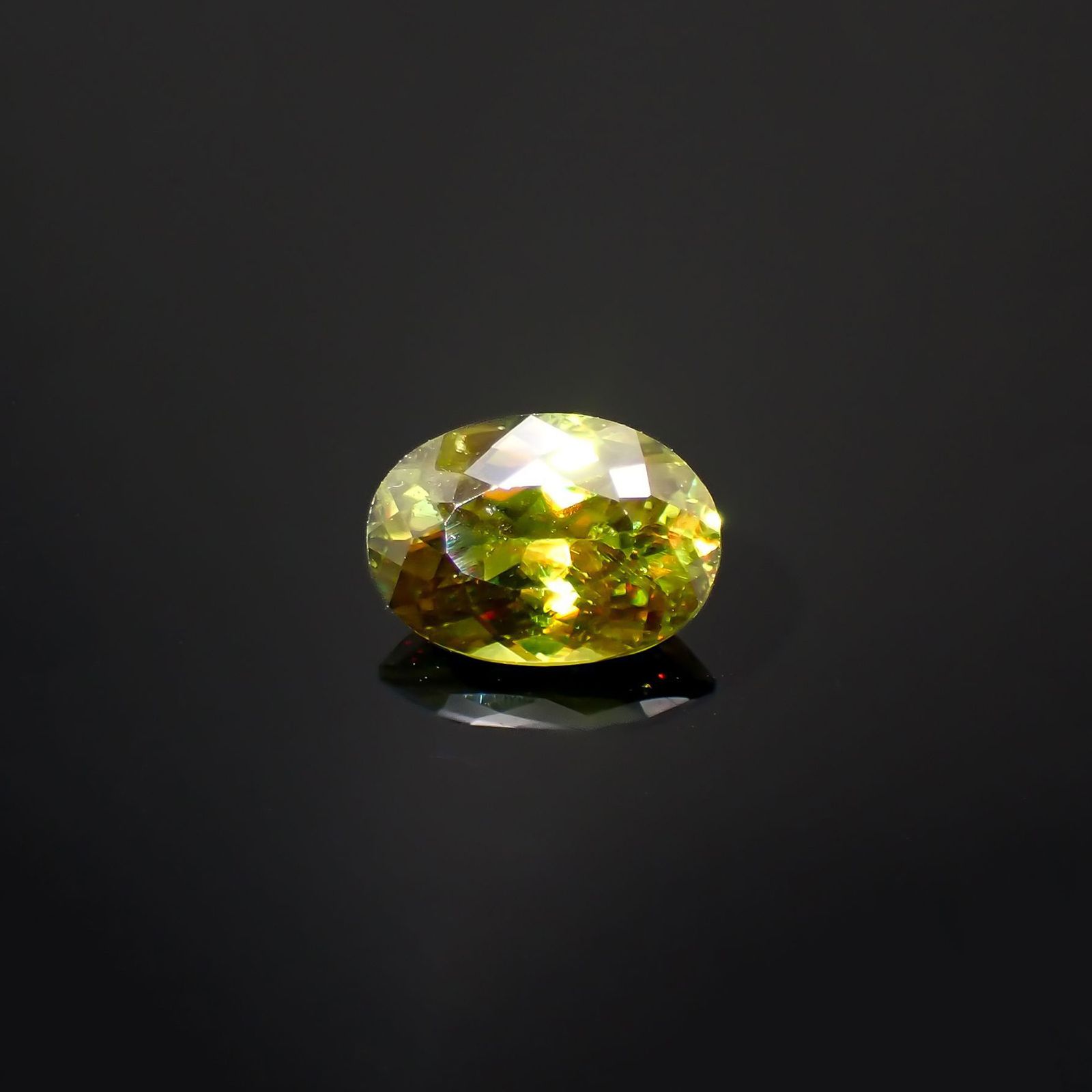 カラーチェンジスフェーン パキスタン産 1.02ct[221119183]7.3x5.2mm前後