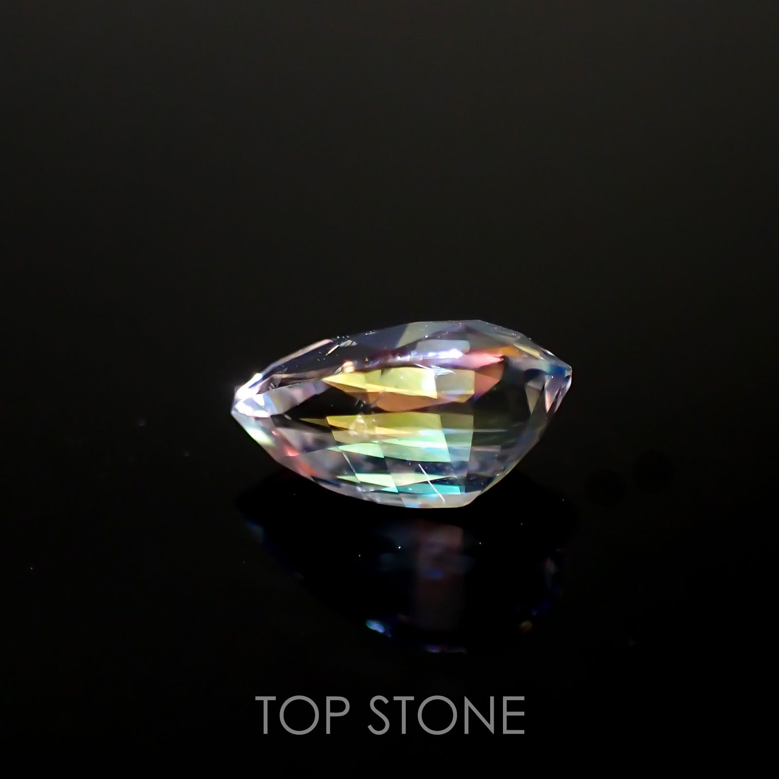レインボームーンストーン(宝石名ラブラドライト)マダガスカル産 0.68ct 識別済[211113751]7.4x4.5mm前後