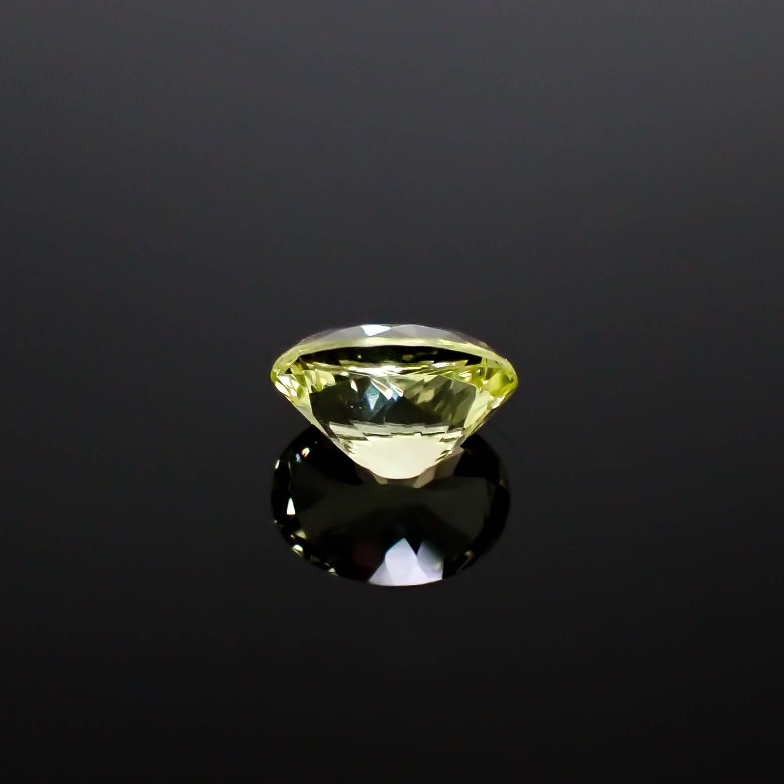 クリソベリル(宝石名イエロー・クリソベリル)スリランカ/マダガスカル産 1.605ct ソ付(彩珠)[250530414]8x5.9mm前後