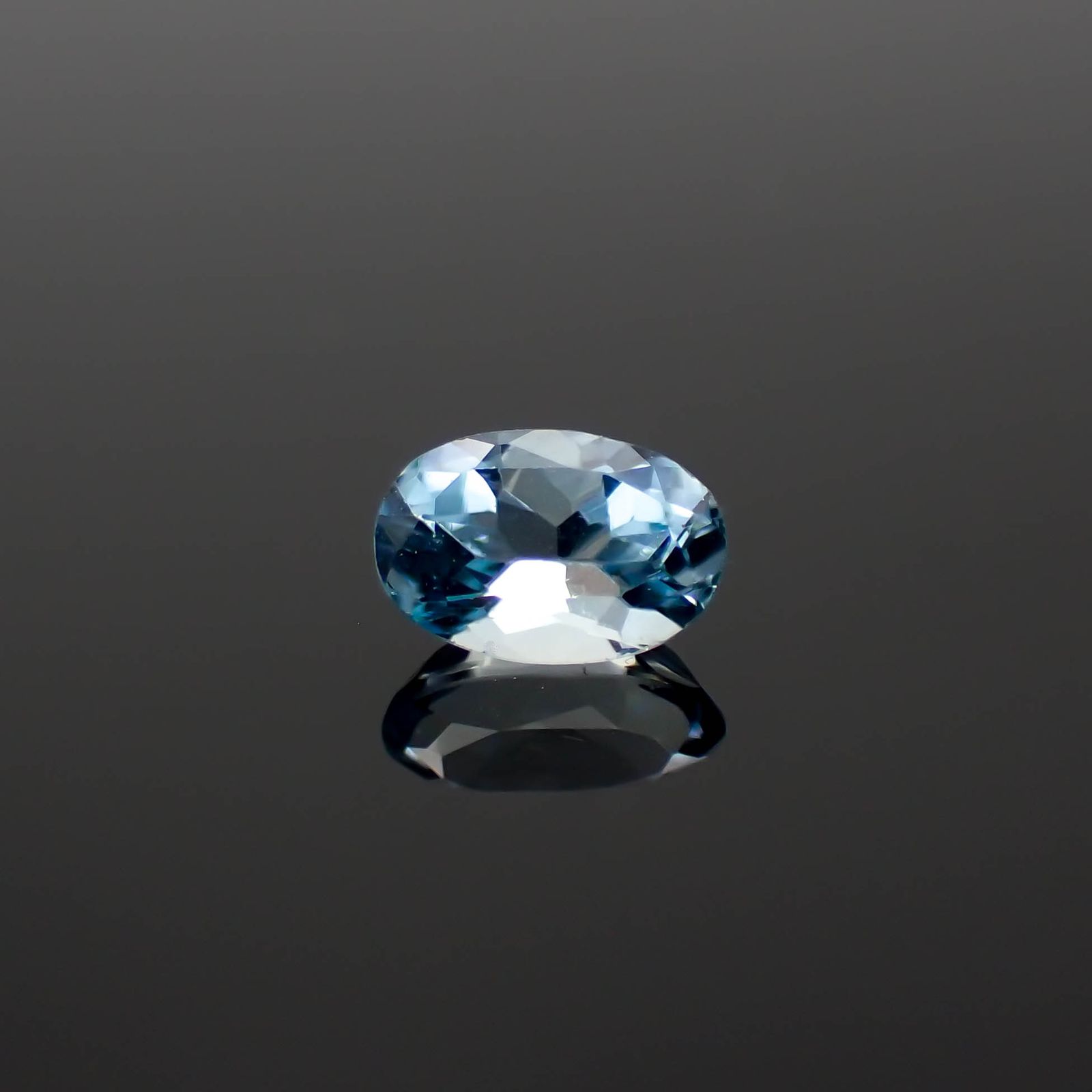 アクアマリン(宝石名アクアマリン)モザンビーク産 0.47ct 識別済[230421758]6.1x4.1mm前後