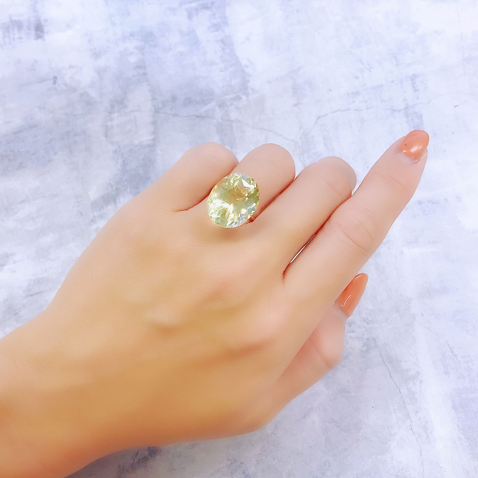 イエローシーンオーソクレース(宝石名シーン・オーソクレース)マダガスカル産 12.226ct  ソ付(彩珠)[221018694]17.3x14.1mm前後 | TOP STONE(トップストーン)