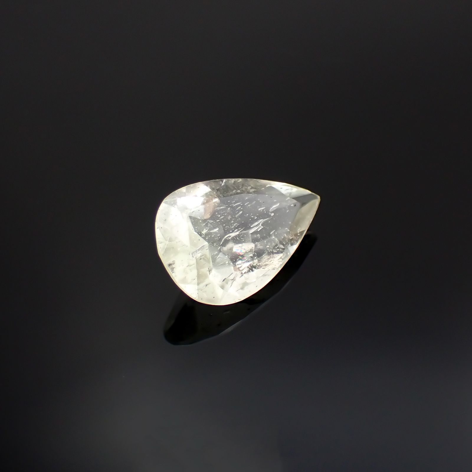 リビアングラス 発見地：エジプト・リビア砂漠 2.70ct[221018192]14.4x9.1mm前後