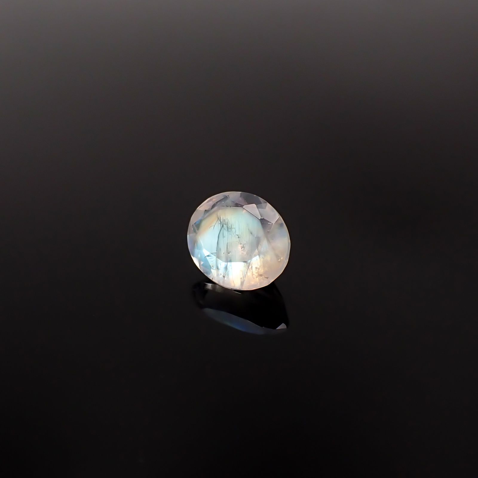 レインボームーンストーン インド・ビハール産 2.90ct / 10.7x8.5mm前後 [260431973]
