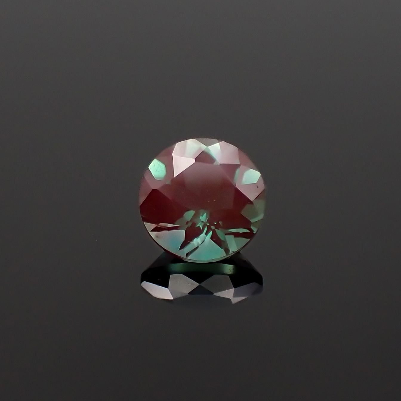 カラーチェンジアンデシン モンゴル産 0.44ct[230421467]5x5mm前後