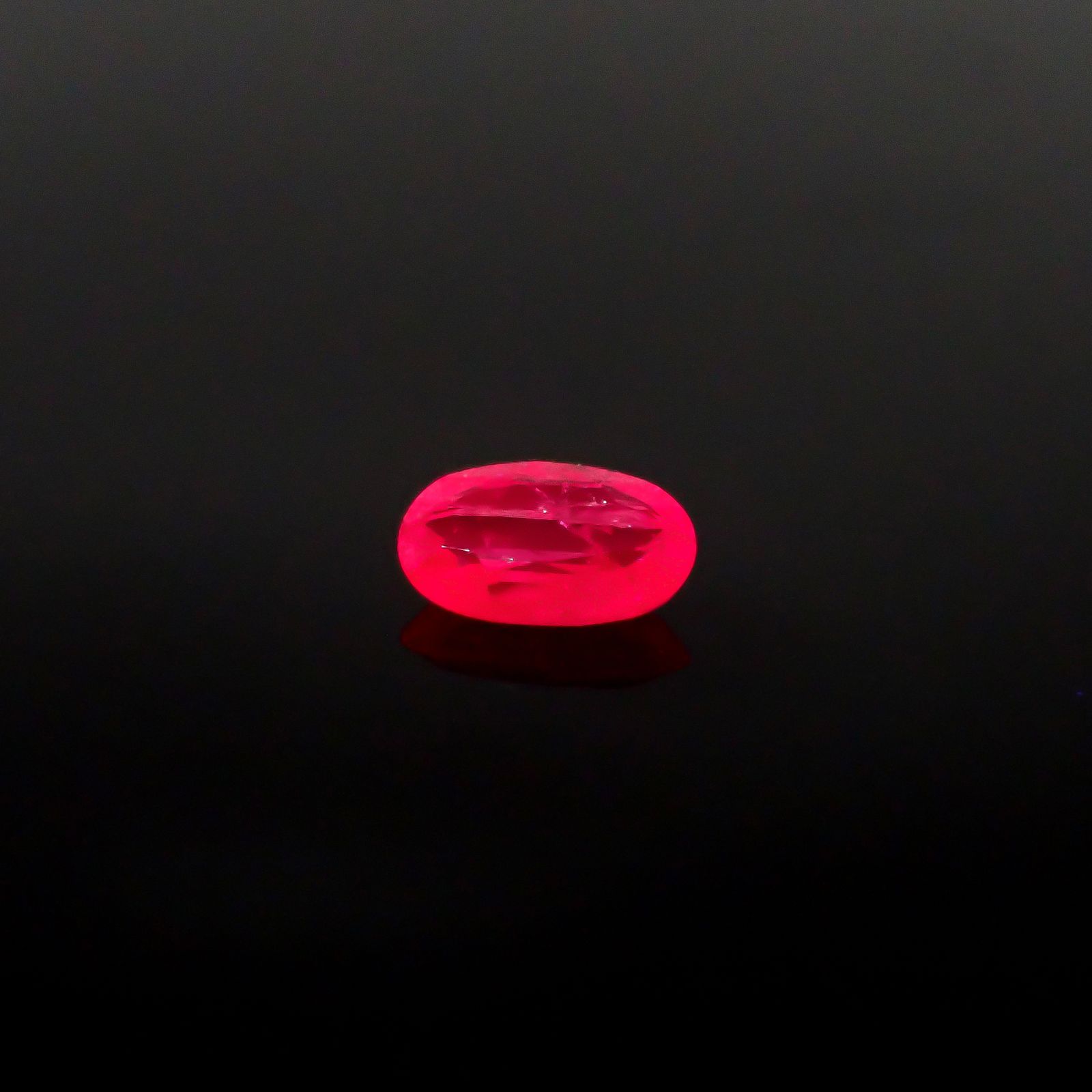 ルビー(宝石名ルビー)モザンビーク産 0.40ct 識別済[220616088]5.6x3.5mm前後