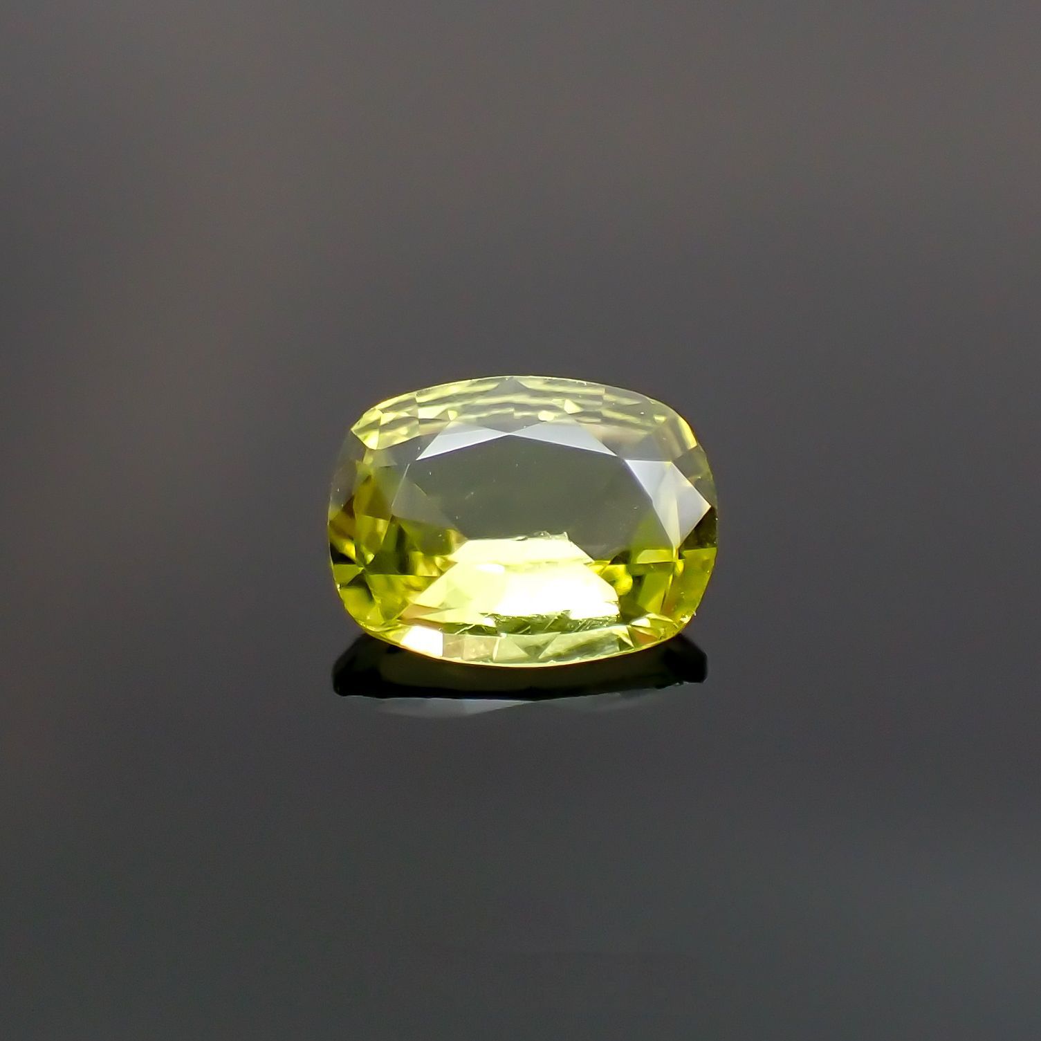 クリソベリル(宝石名クリソベリル)マダガスカル産 0.49ct 識別済[220114490]5.7x4.4mm前後