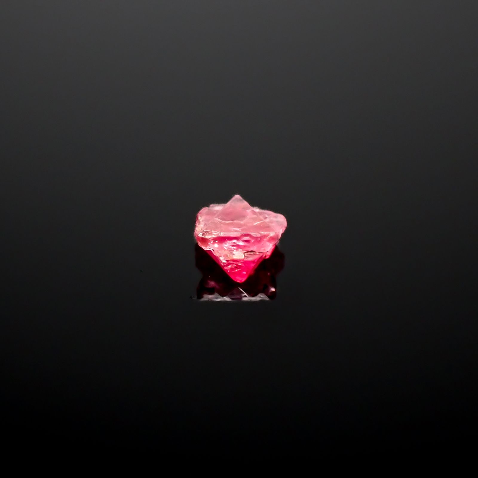 ツインクリスタルスピネル(スピネル式双晶) 原石 ビルマ産 0.10ct[240628435]3.1x2.7mm前後