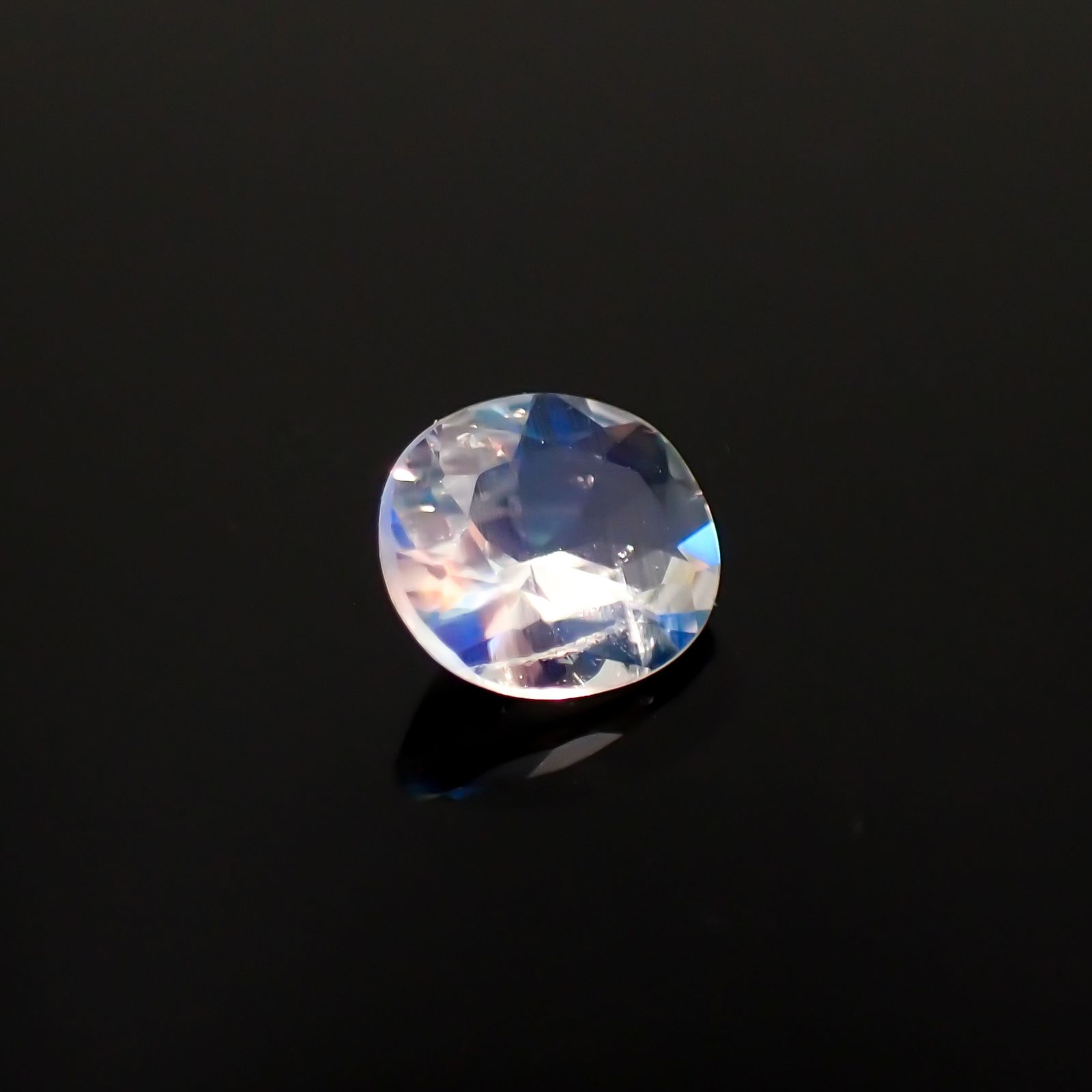 レインボームーンストーン(宝石名ラブラドライト)タンザニア産 0.62ct 識別済[230321264]6.4x5.6mm前後