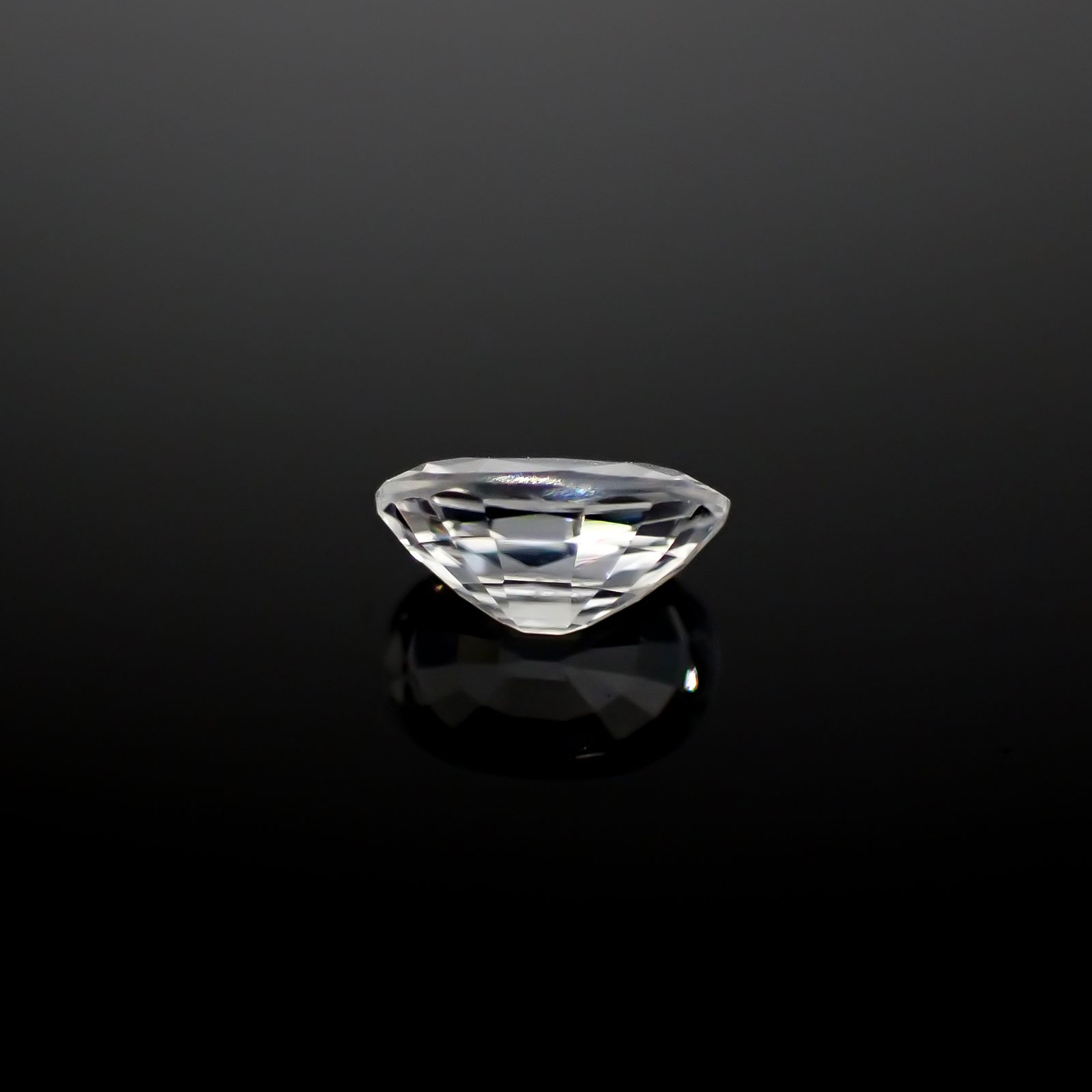 カラーレスジルコン(宝石名ジルコン)スリランカ/カンボジア産 0.80ct 識別済[240928896]6.1x4.1mm前後