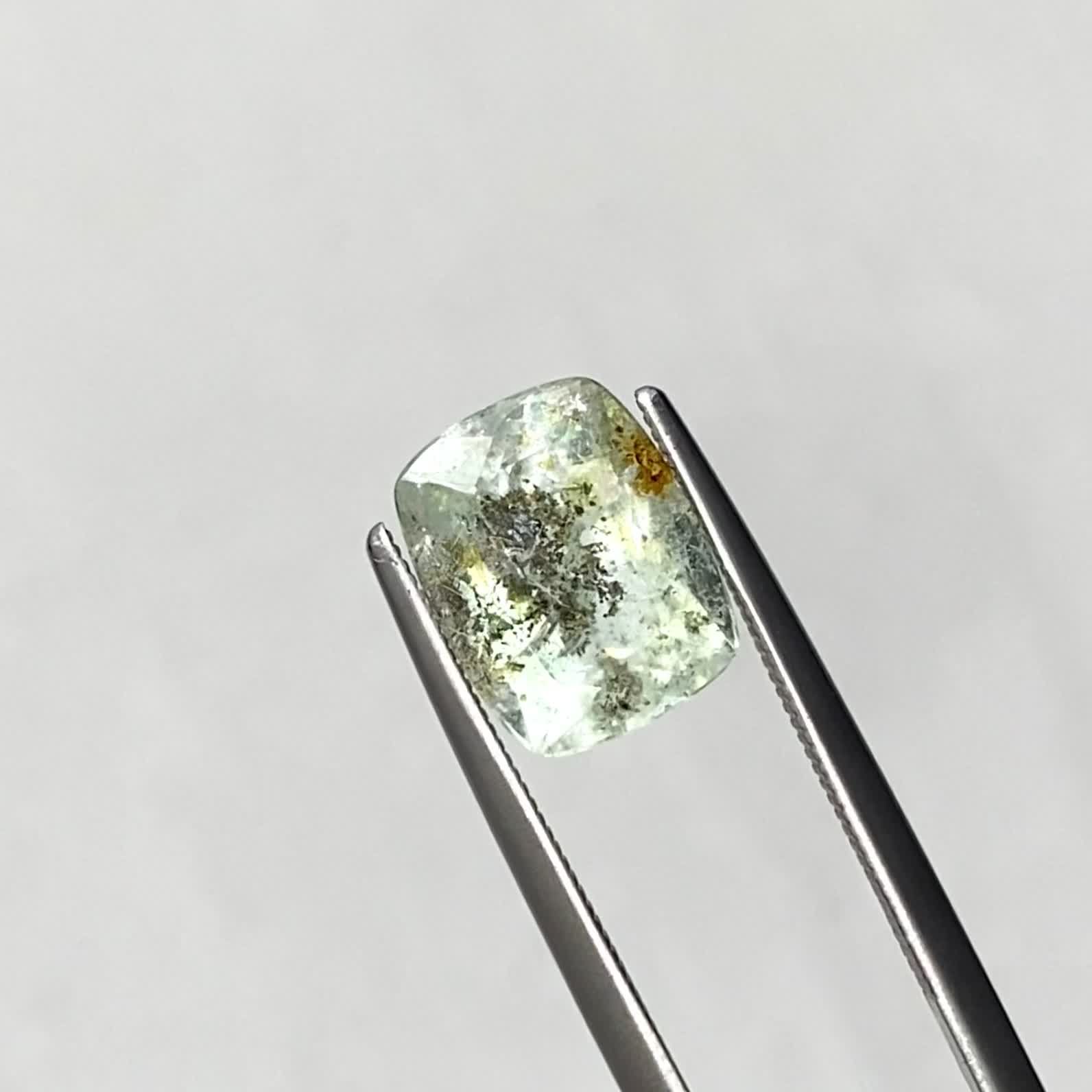 オーロラアクアマリン ブラジル産 3.33ct / 10.4x8.2mm前後 [231224677