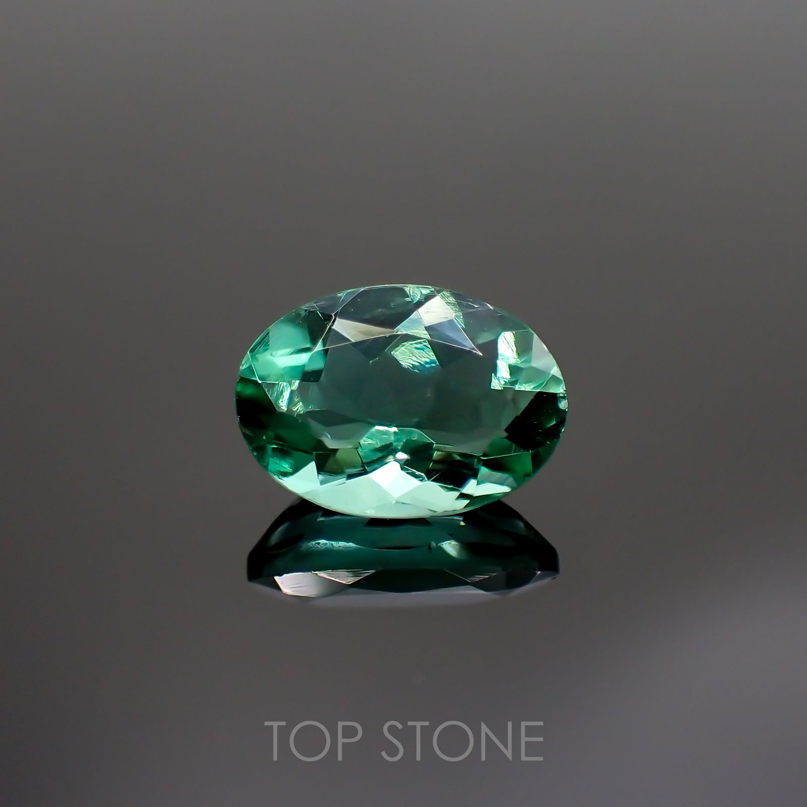 フローライト フルオレッセンス(宝石名フルオライト)イギリス・ロジャリー鉱山産 2.12ct 識別済[211113775]9.6x6.9mm前後