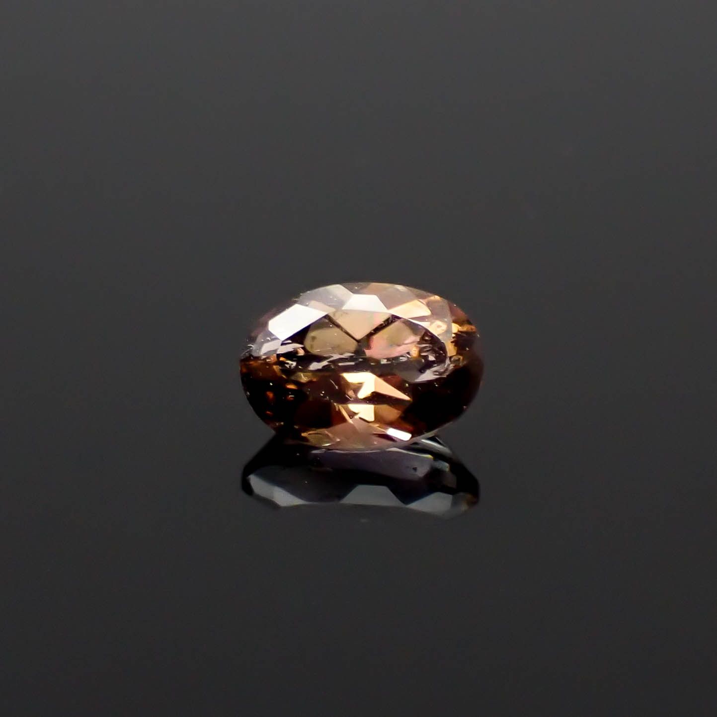 アキシナイト パキスタン産 0.54ct[240628357]5.9x4mm前後