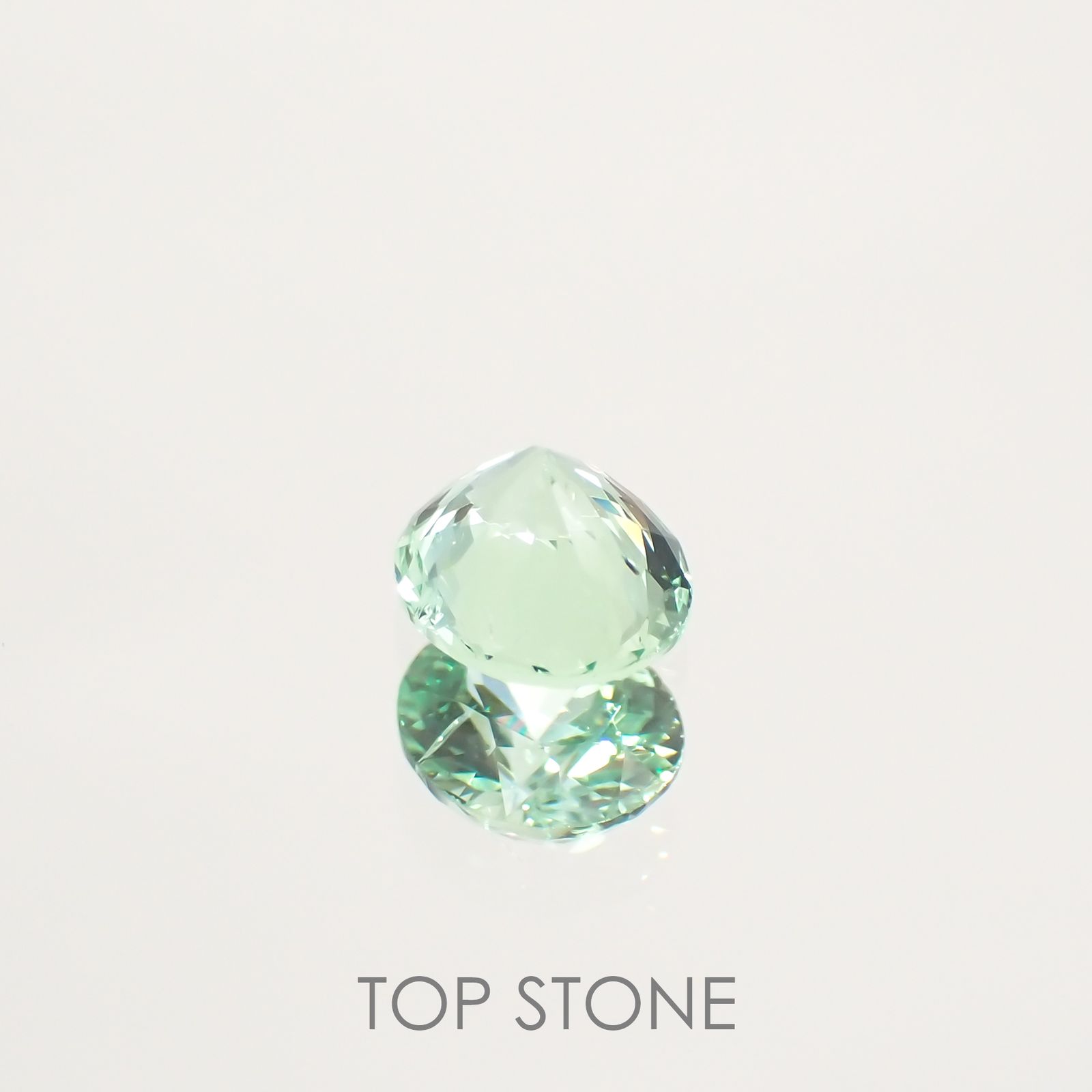 ミントガーネット(宝石名グリーン グロッシュラー・ガーネット) タンザニア産 0.53ct 識別済[210711922]5.1×4.6mm前後