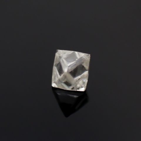 ソーヤブルダイヤモンド 原石(トライゴンあり・薄/Trigon) ロシア産 0.085ct[230923471]2.7x2.6mm前後