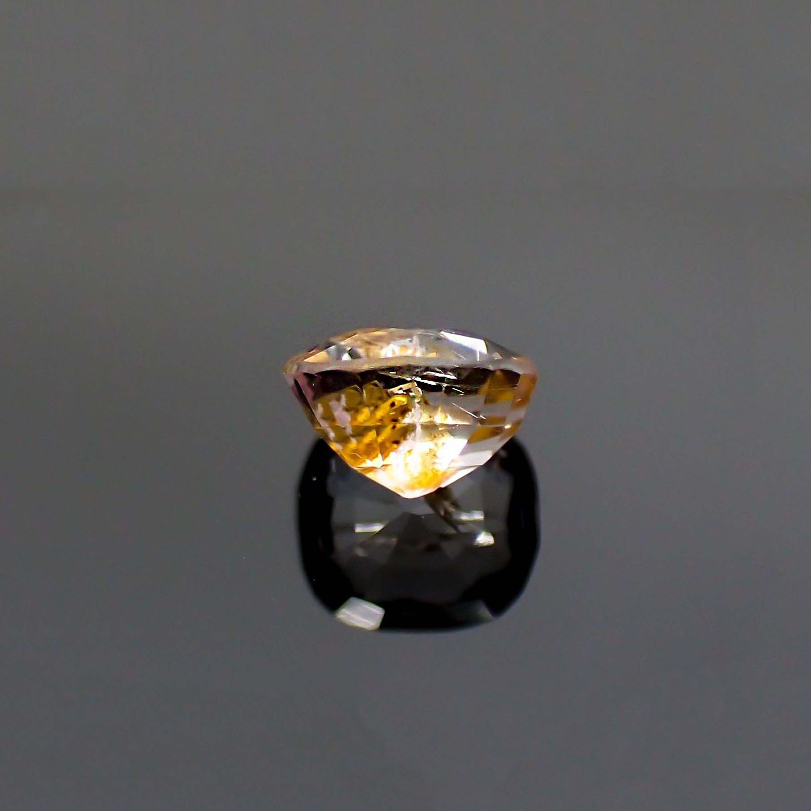 ポードレッタイト(宝石名ポードレッタイト)ビルマ産 ソ付(彩珠) 0.365ct / 4.7x4.5mm前後 [260722812]