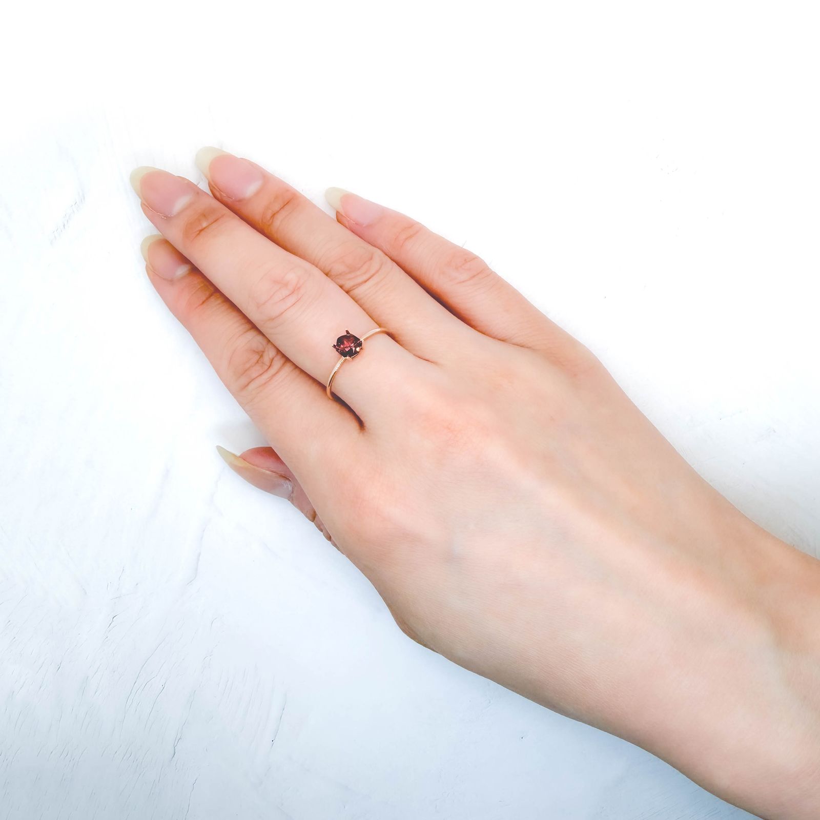 ◇ヘキサゴンカット◇レッドジルコン(宝石名ジルコン)スリランカ/カンボジア産 識別済 0.71ct / 4.8x4.8mm前後 [260732556]
