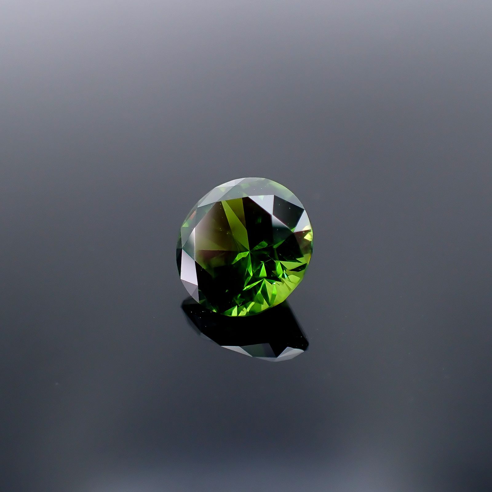 デマントイドガーネット(宝石名デマントイド・ガーネット)ロシア産 AGLTHAI鑑付 3.08ct / 8.6x8.6mm前後 [251231534]