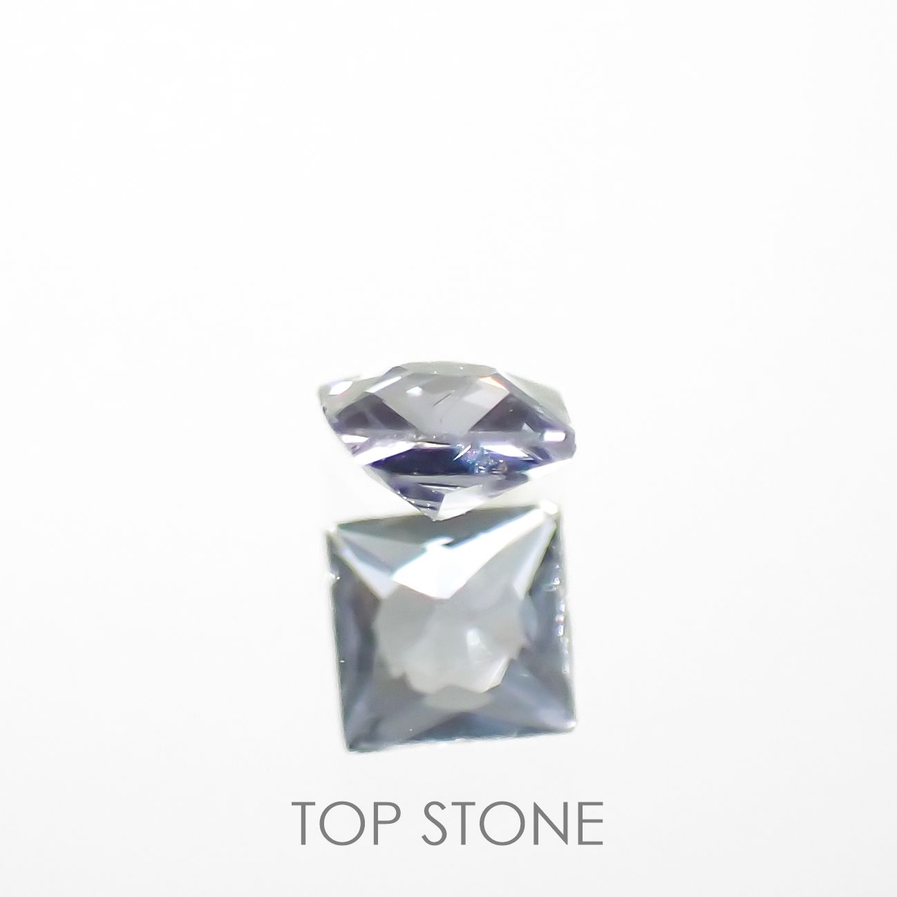 ◇プリンセスカット◇カラーチェンジガーネット アレキタイプ マダガスカル・ベキリー産 0.087ct[230119887]2.4x2.4mm前後