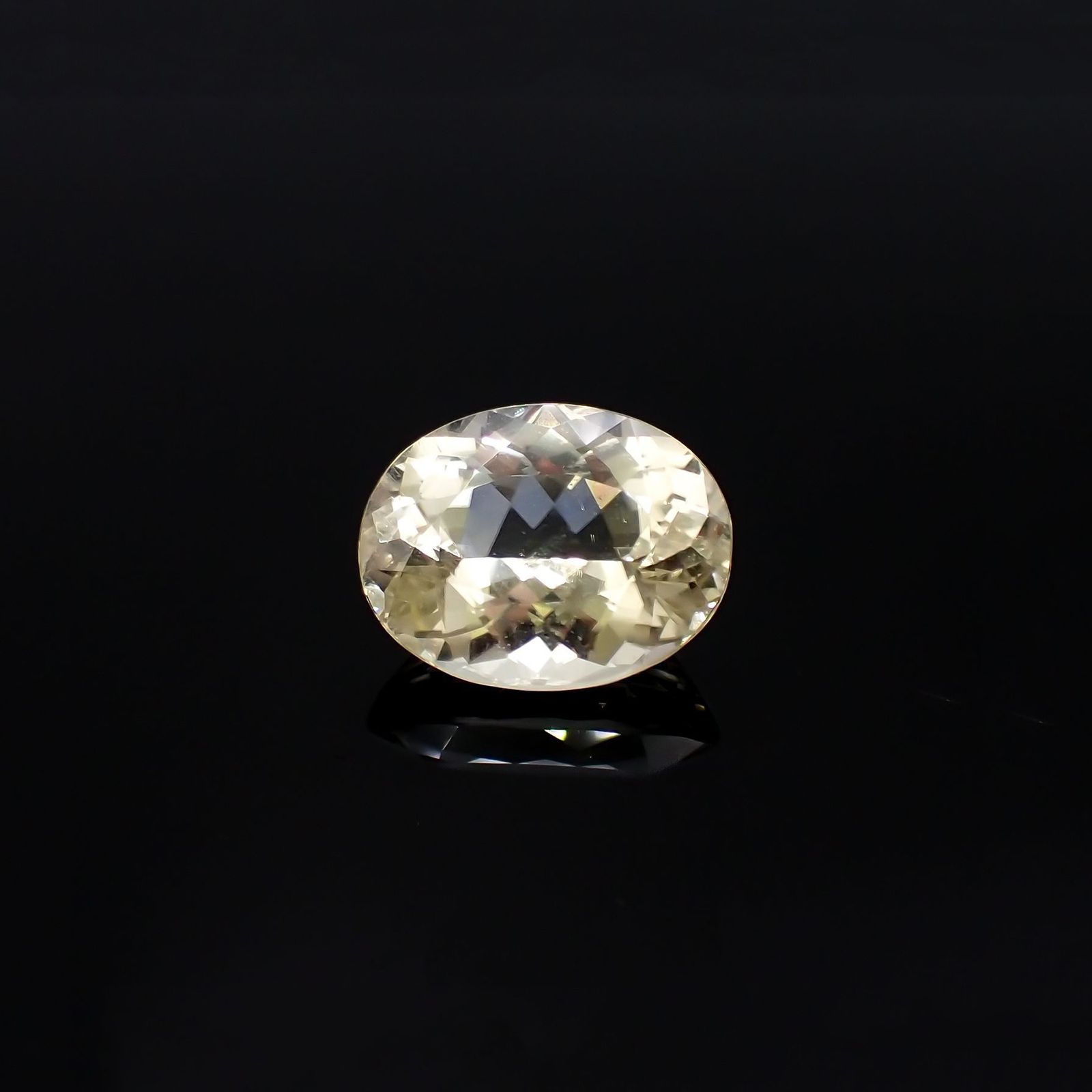イエローユークレース(宝石名イエロー・ユークレース)ブラジル産 ソ付(彩珠) 12.494ct / 16.7x13.1mm前後 [220918079]