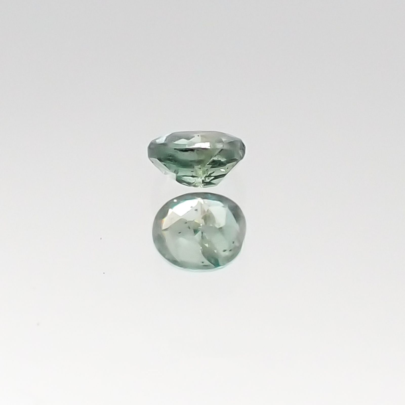 アレキサンドライト(宝石名アレキサンドライト) ブラジル産 0.057ct 識別済[20095556]2.4×2mm前後