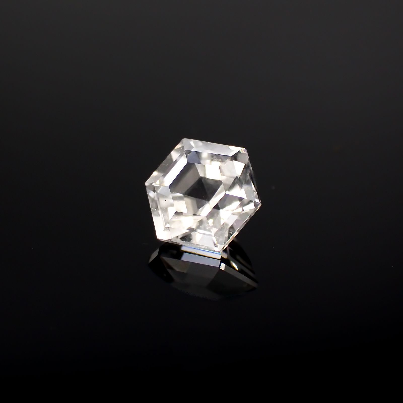 ◇ヘキサゴンカット◇レムリアンシードクリスタル(保証シール付き) ブラジル産 0.53ct[221018274]4.8x4.8mm前後