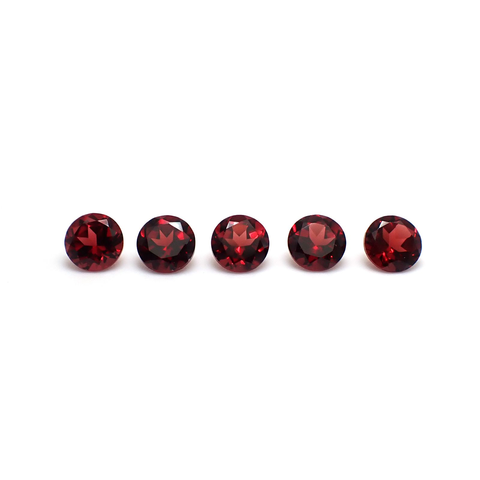 ◇ランダムセレクト◇パイロープアルマンディンガーネット モザンビーク産 約1.08ct / 6x6mm前後 [260532200]