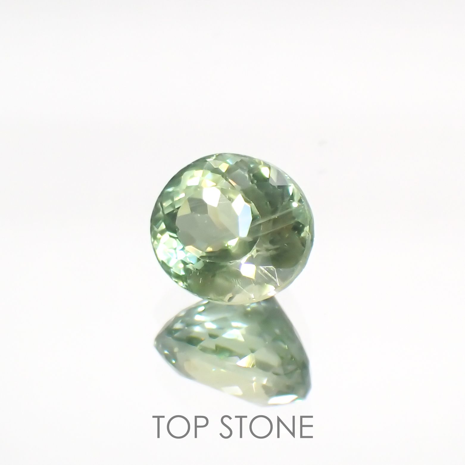 グリーンアパタイト(宝石名アパタイト) マダガスカル産 1.73ct 識別済[20106880]7.3×6.4mm前後