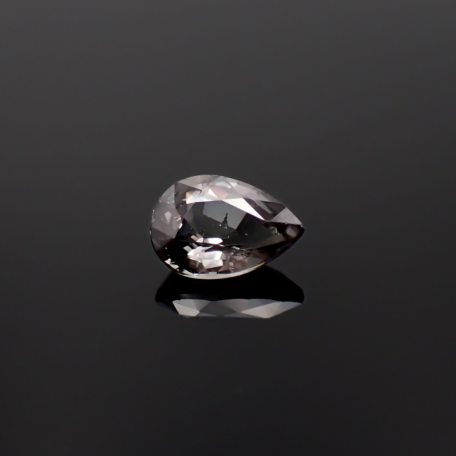 ベキリーブルーガーネット（カラーチェンジガーネット アレキタイプ）(宝石名ガーネット)マダガスカル・ベキリー産 0.85ct 識別済[231224535]6.9x4.8mm前後