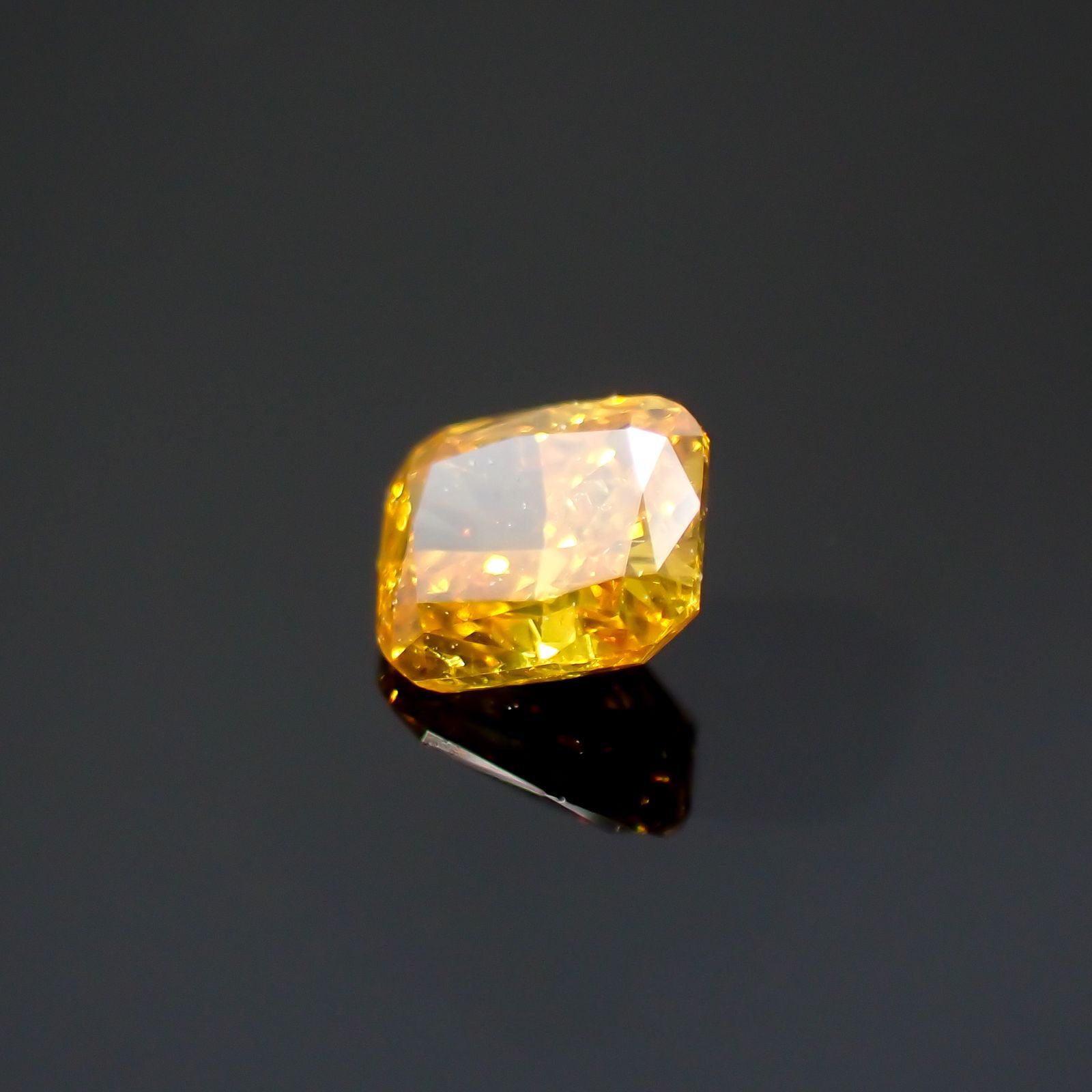 イエローダイヤモンド SI-2 / FANCY DEEP ORANGE YELLOW(宝石名ダイアモンド) 0.135ct  ソ付(CGL)[220115146]3.24x2.72mm前後 | TOP STONE(トップストーン)