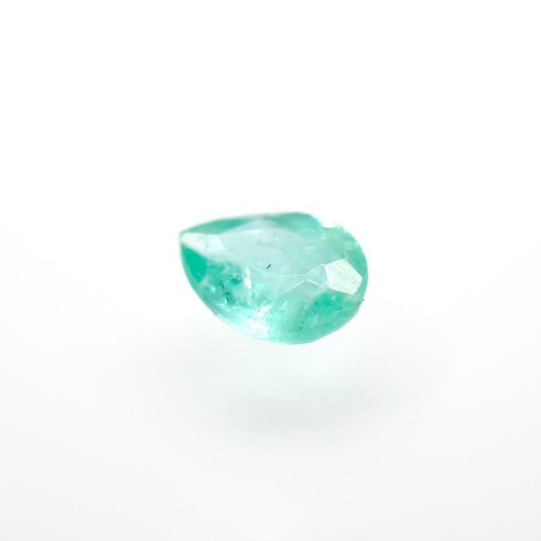 パライバトルマリン(宝石名トルマリン/別名パライバ・トルマリン)ブラジル・パライバ州バターリャ鉱山産 0.033ct 識別済[220616587]2.6x1.9mm前後