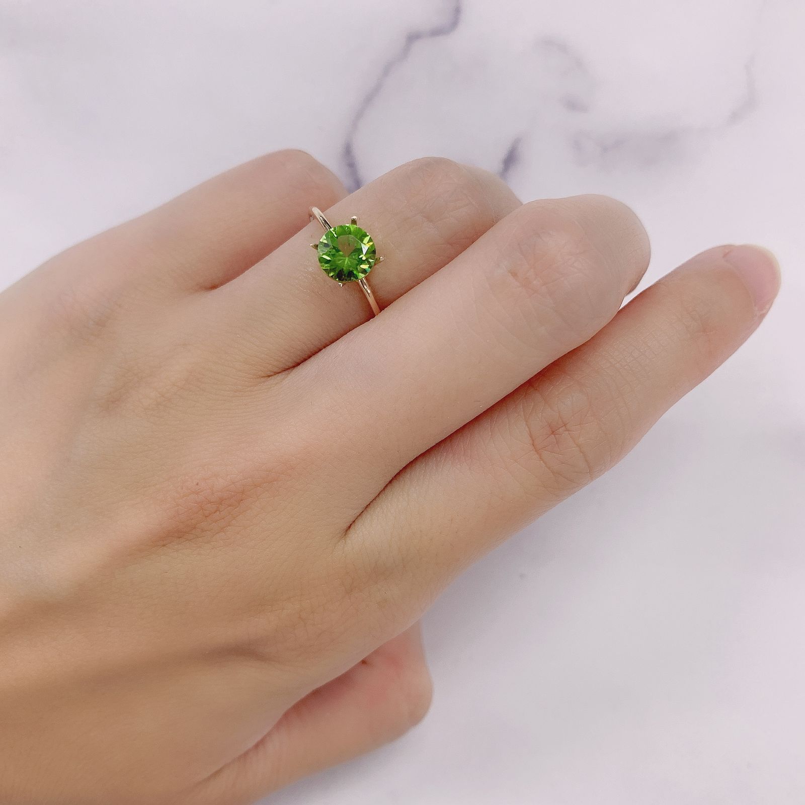 ペリドット(宝石名ペリドット) パキスタン産 1.01ct 識別済 [210913078]6.4×6.4mm前後