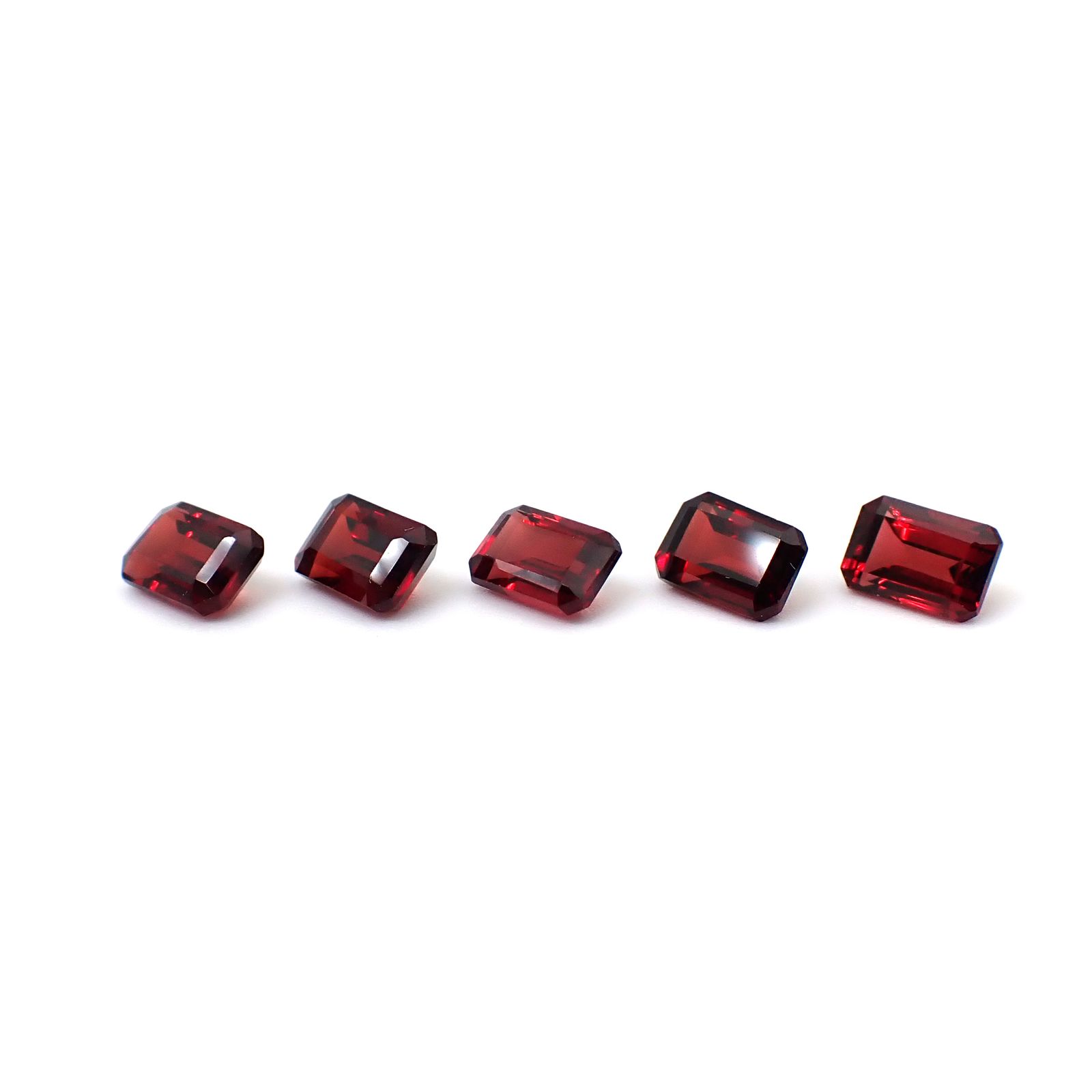 ◇ランダムセレクト◇パイラルスパイトガーネット モザンビーク産 約0.85ct / 6.1x4.1mm前後 [260532219]