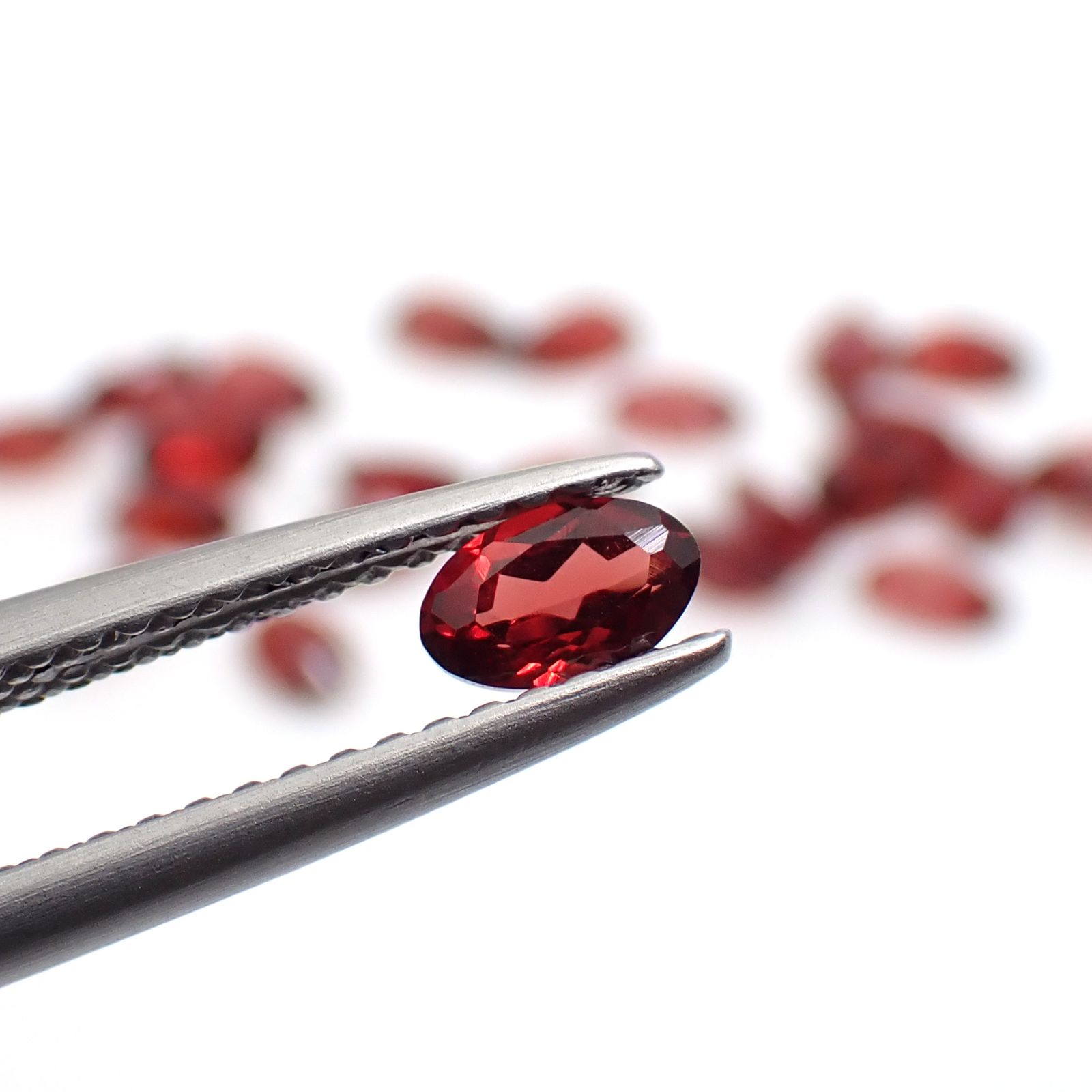 ◇ランダムセレクト◇パイロープアルマンディンガーネット モザンビーク産 約0.28ct / 5x3mm前後 [260532207-PAC]
