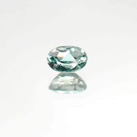 アレキサンドライト(宝石名アレキサンドライト)ブラジル・ミナスジェライス州ヘマチタ鉱山産 0.14ct 識別済[231023948]3.5x2.4mm前後