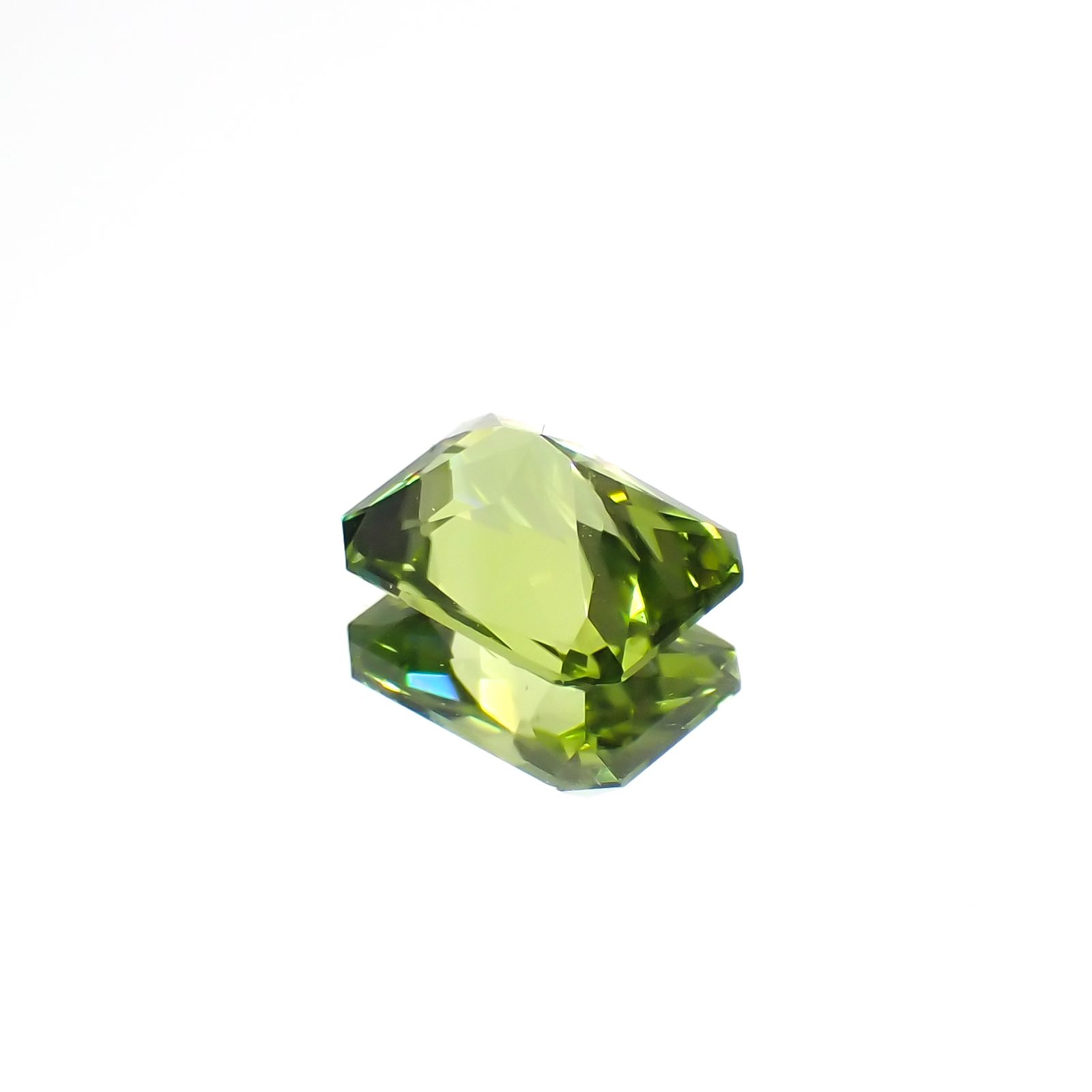ペリドット 中国産 1.56ct[230622292]7.9x5.9mm前後