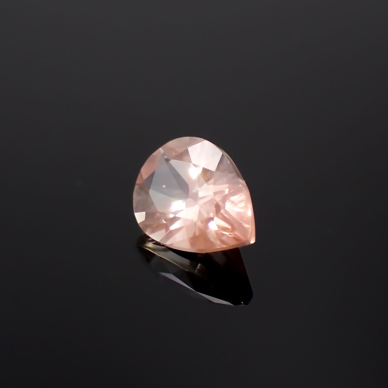 バイカラーオレゴンサンストーン(宝石名バイカラー・ラブラドライト)アメリカ・オレゴン州産 0.65ct 識別済[230722720]7x5.1mm前後