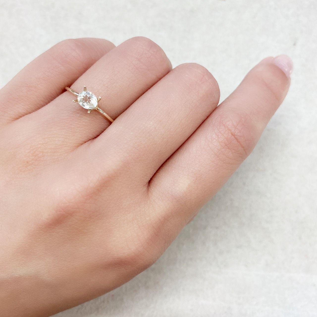 リューコガーネット(宝石名ホワイト グロッシュラー・ガーネット) ビルマ産 0.528ct ソ付(彩珠)[210711540]5.2×4.3mm前後