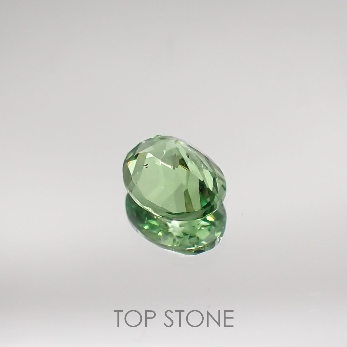 ミントガーネット(宝石名グリーン グロッシュラー・ガーネット) タンザニア産 0.37ct 識別済[210711535]5×3.8mm前後