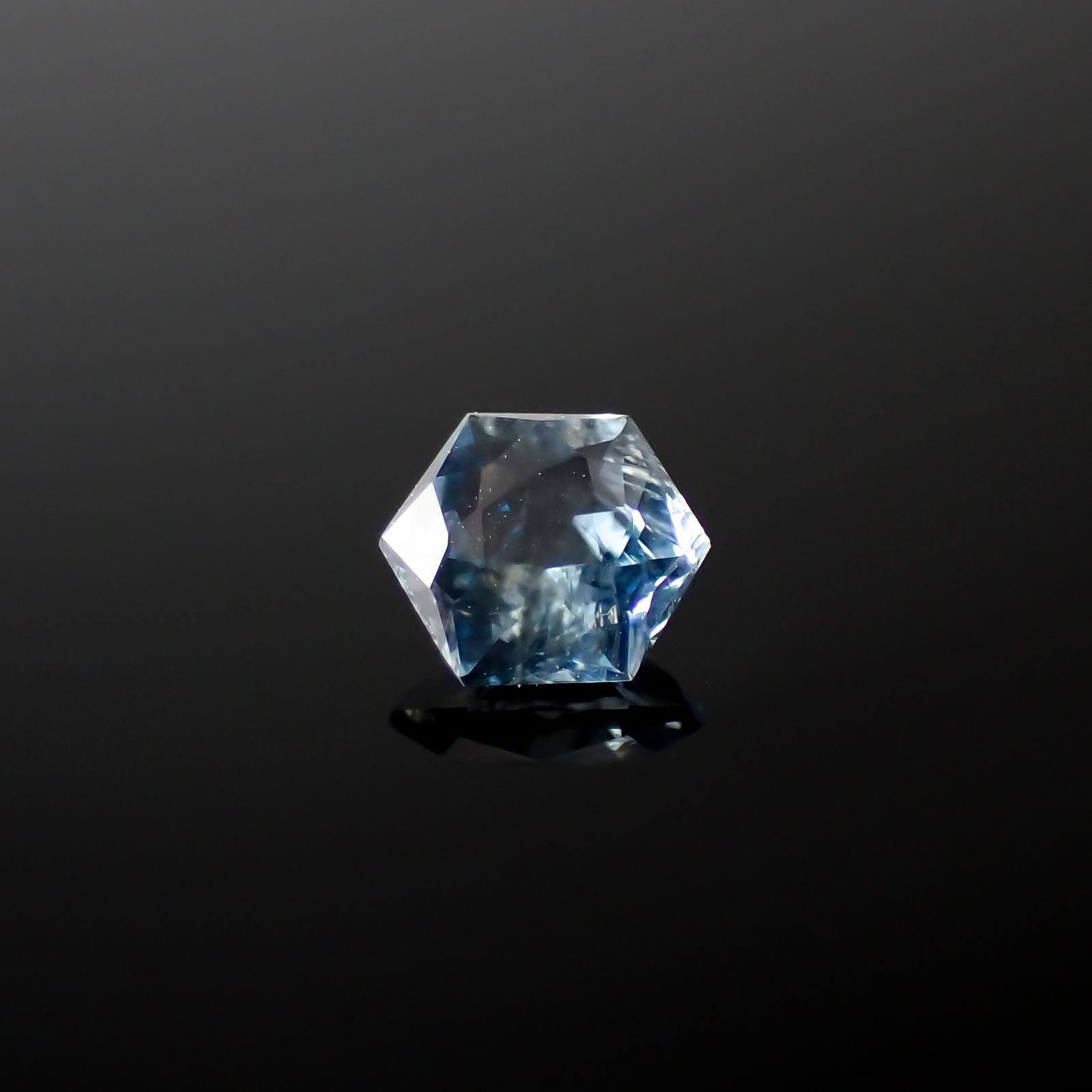 ◇ヘキサゴンカット◇アベンチュリンアクアマリン ブラジル・ミナスジェライス州産 0.28ct[240226006]4.2x4.2mm前後
