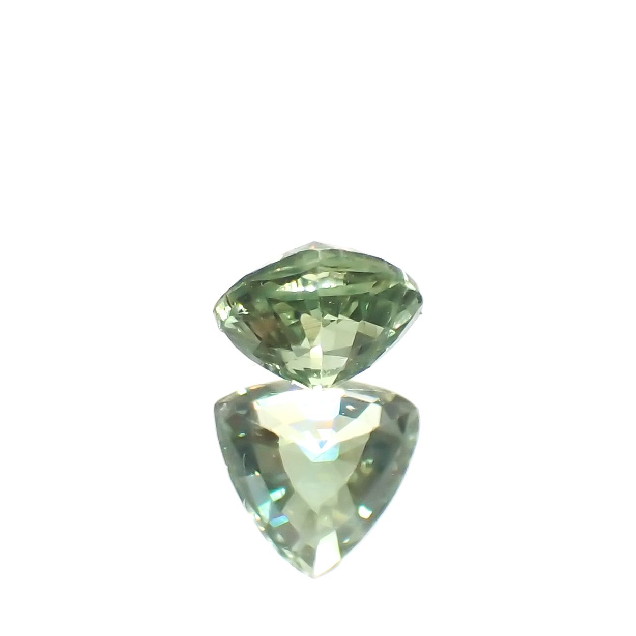アレキサンドライト(宝石名アレキサンドライト)マダガスカル産 0.25ct 識別済[230522054]3.8x3.8mm前後