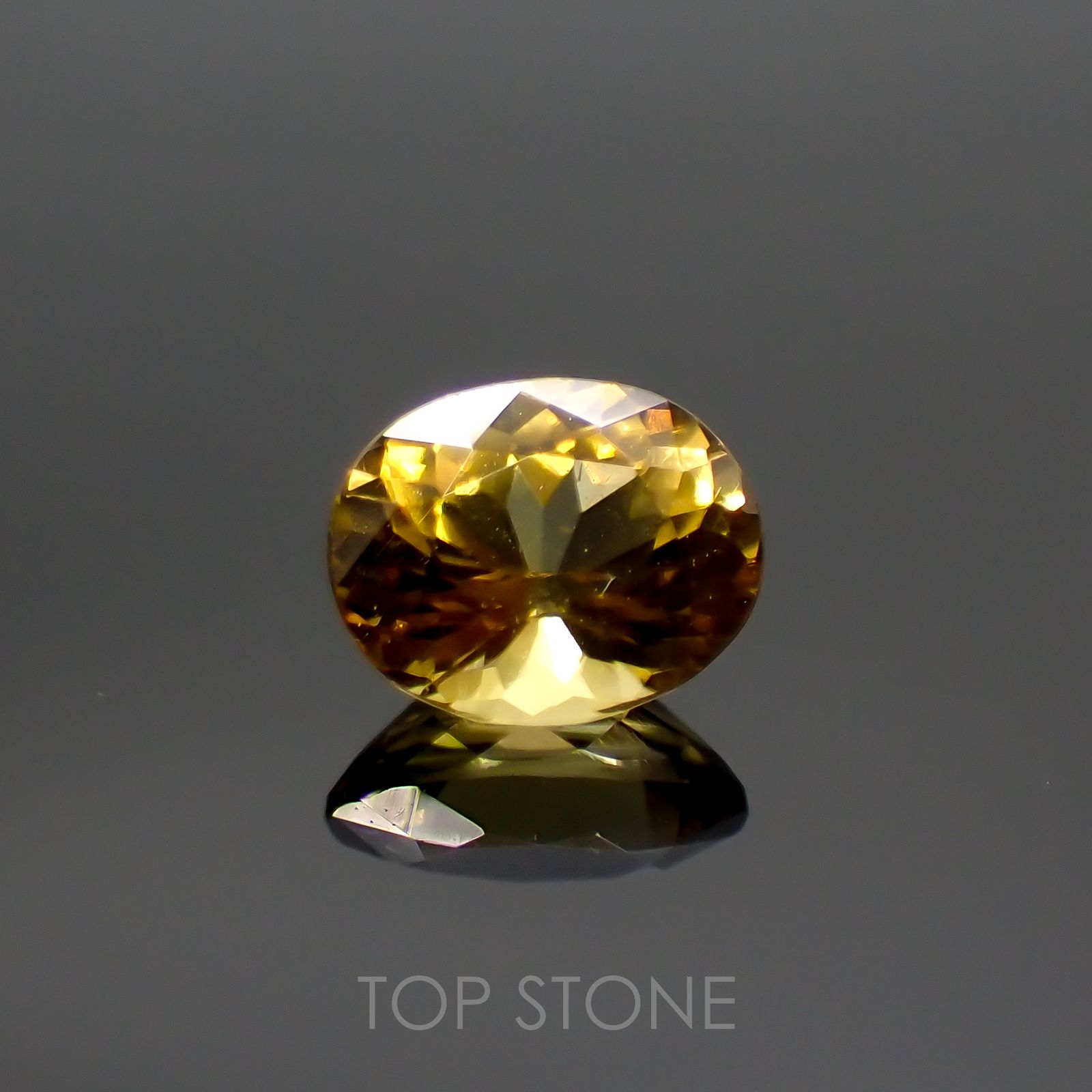 クリノヒューマイト(宝石名クリノヒューマイト) パキスタン産 0.376ct ソ付(CGL)[21059603]4.9×4mm前後