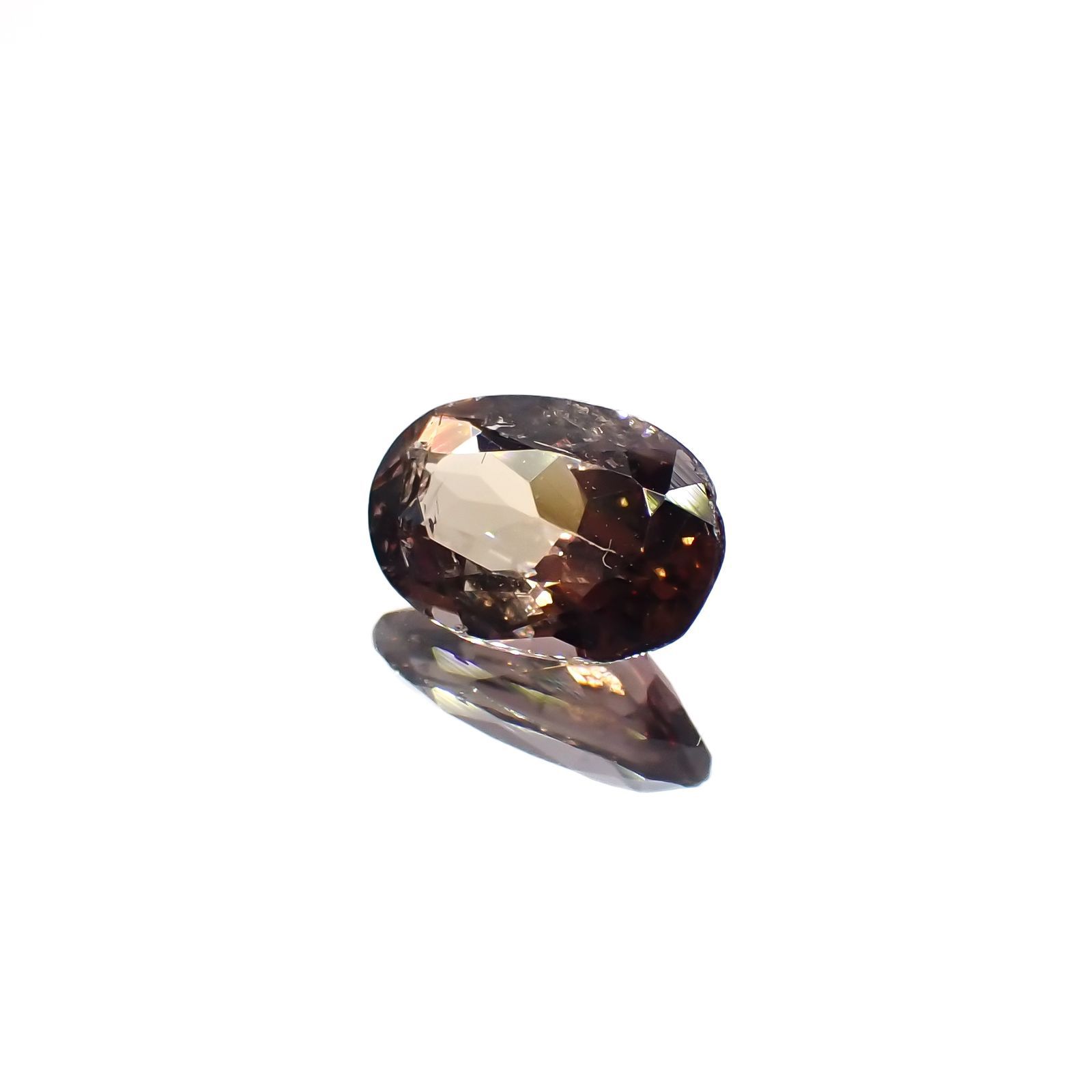 アキシナイト(宝石名アキシナイト)パキスタン産 0.91ct 識別済[220717018]7.8x5.3mm前後