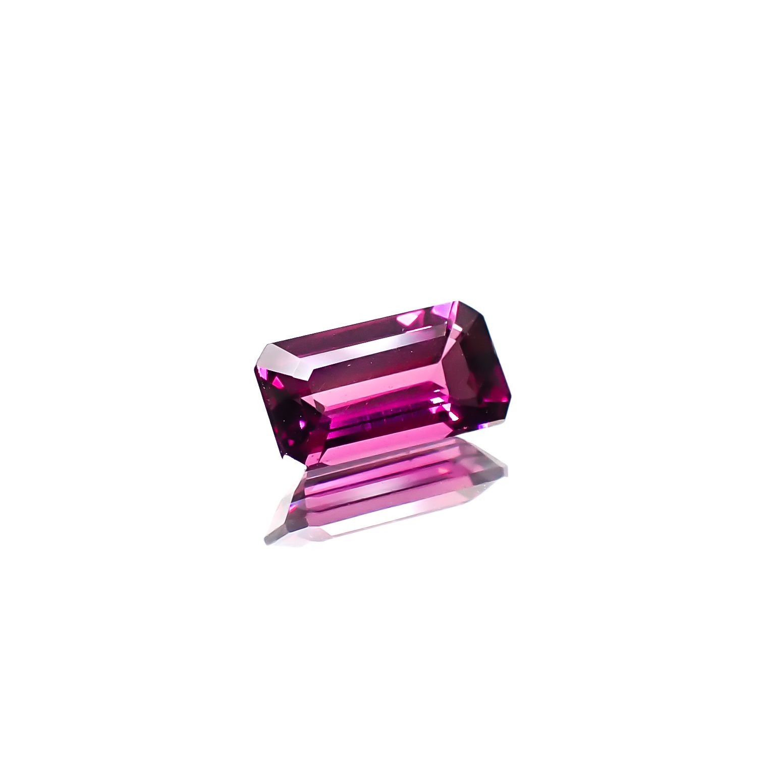 グレープガーネット(宝石名ガーネット)ブラジル産 0.75ct 識別済[241229640]7x3.7mm前後