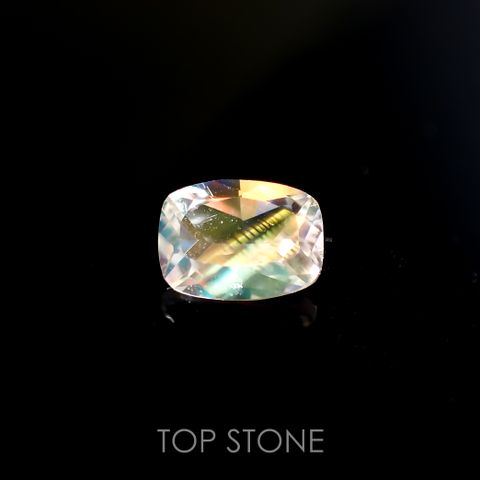 レインボームーンストーン(宝石名ラブラドライト)タンザニア産 0.65ct 識別済[220616648]6.5x4.8mm前後