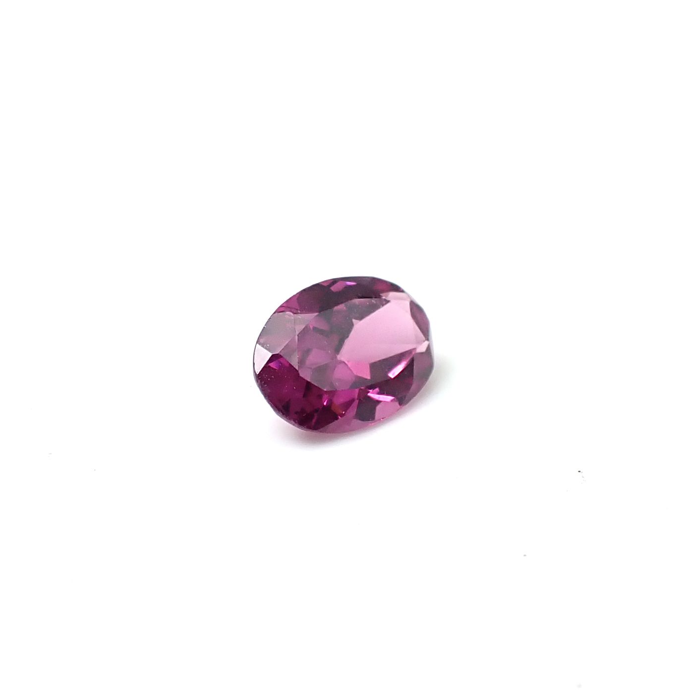 ロードライトガーネット(宝石名ロードライト・ガーネット)ブラジル産 識別済 0.85ct / 7.1x5mm前後 [251231409]